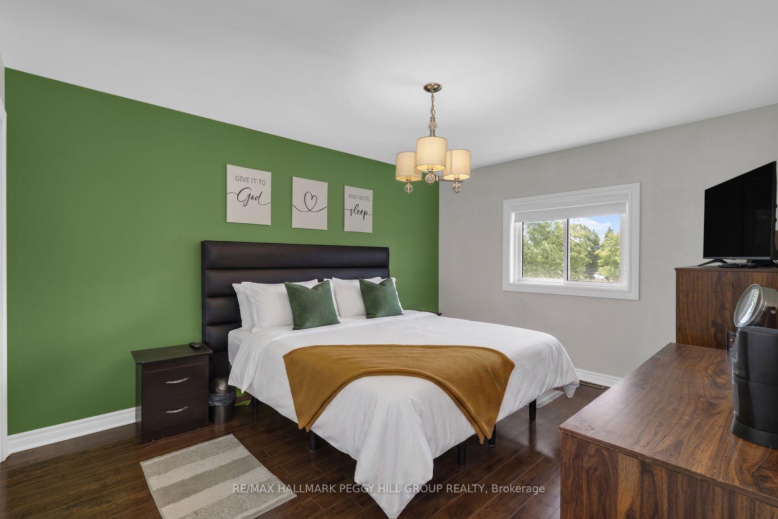 Photo 8 of 35 Victorway Drive, Barrie, Holly — HOMEH