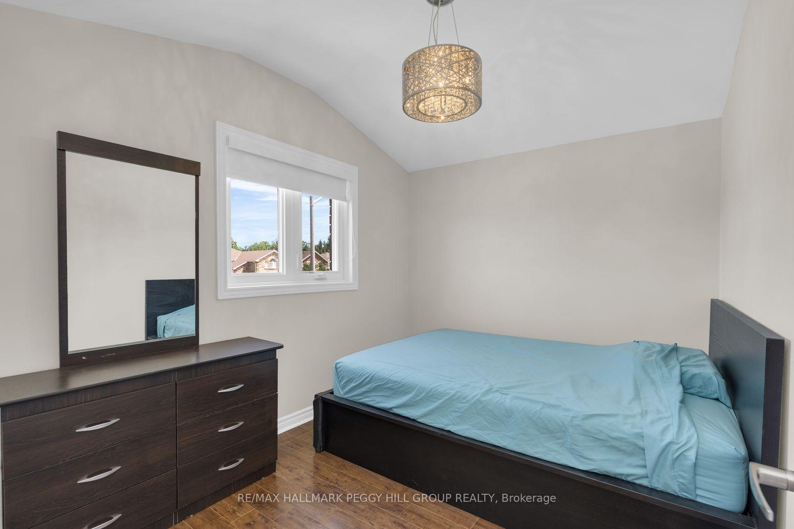 Photo 9 of 35 Victorway Drive, Barrie, Holly — HOMEH