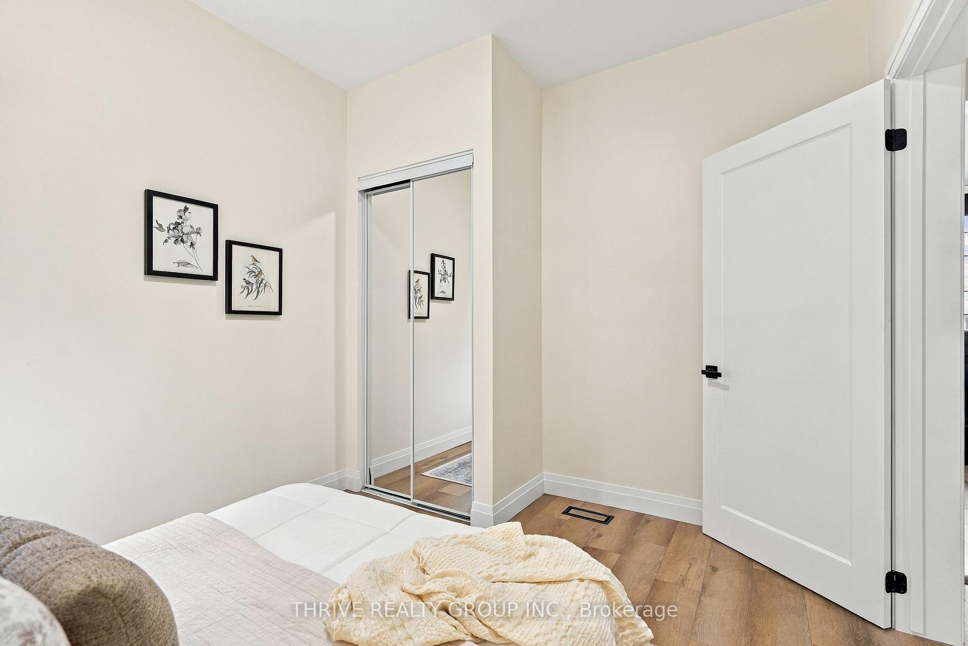 Photo 18 of 33 Glenwood Avenue E, London, East M — HOMEH