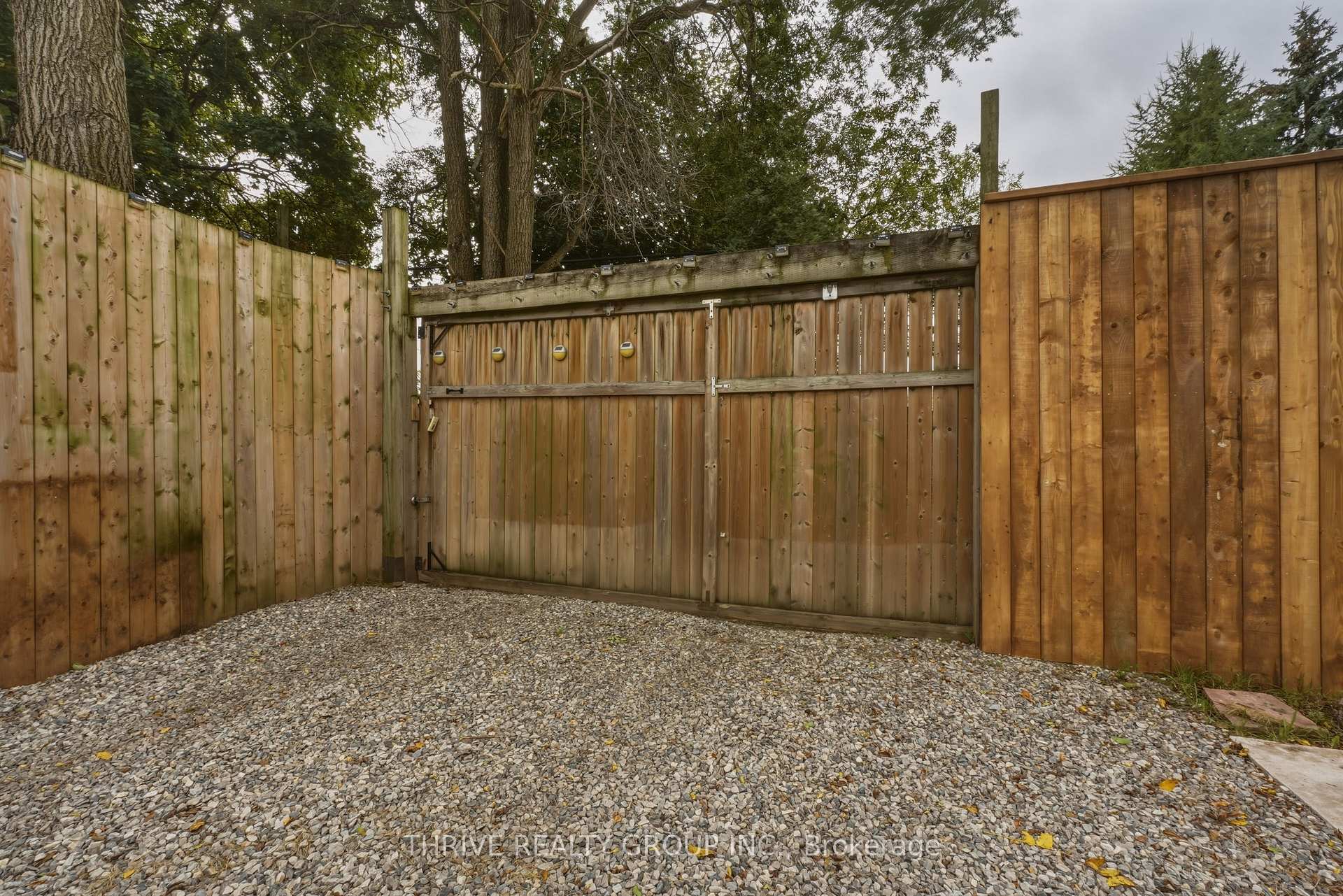 Photo 43 of 33 Glenwood Avenue E, London, East M — HOMEH