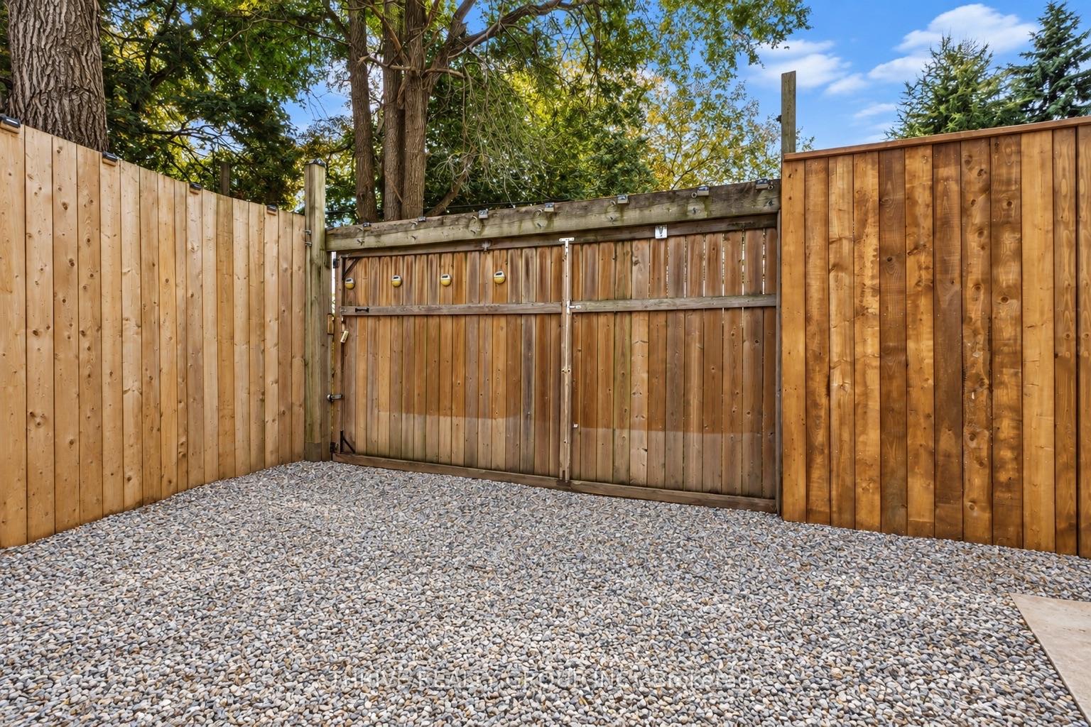 Photo 44 of 33 Glenwood Avenue E, London, East M — HOMEH