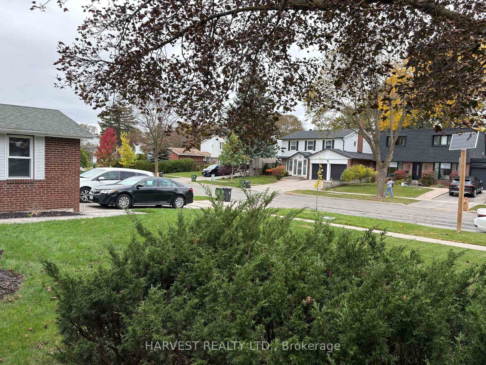 Photo 3 of 19 Glendower Circuit, Scarborough, L'Amoreaux — HOMEH
