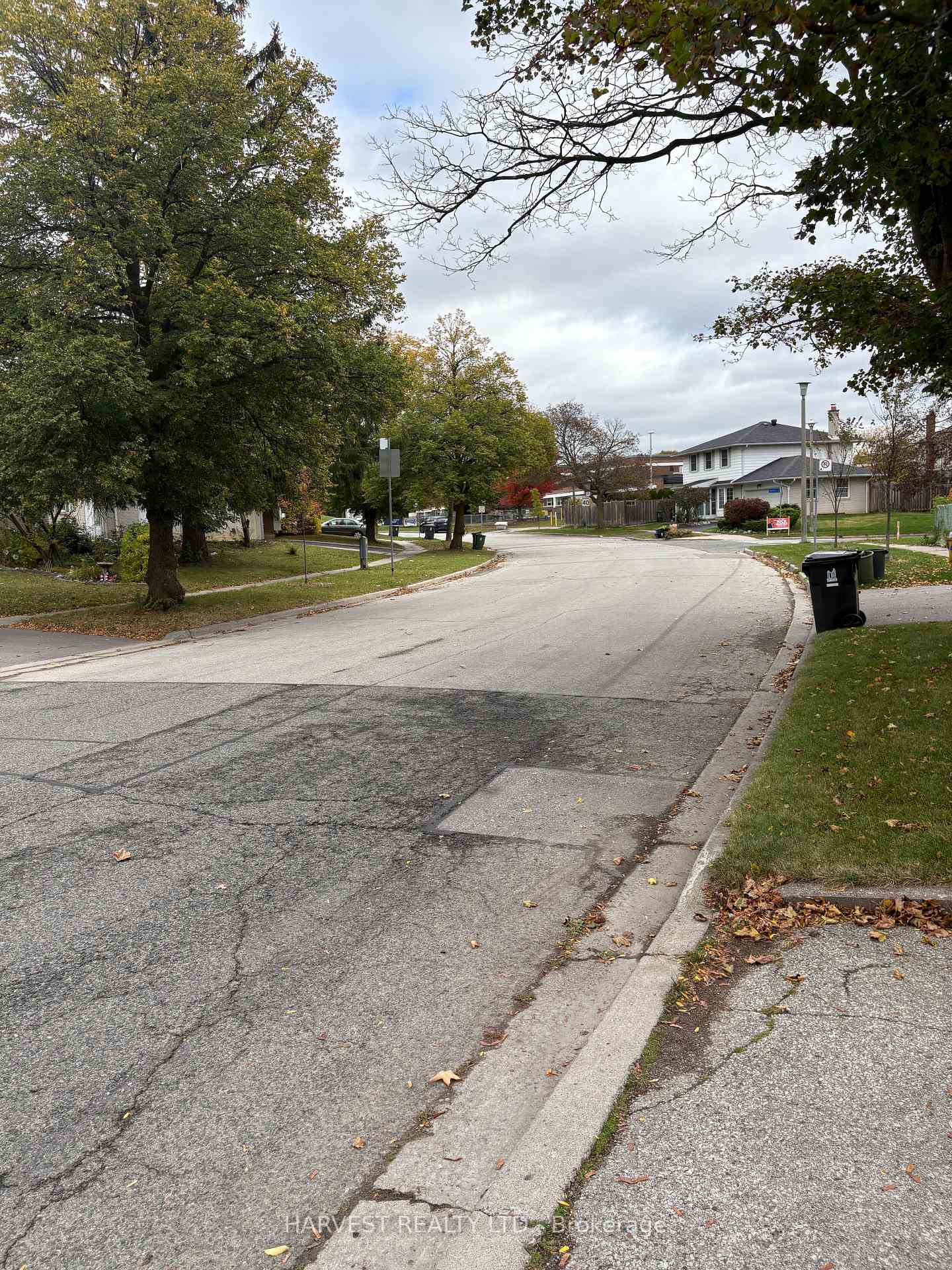 Photo 16 of 19 Glendower Circuit, Scarborough, L'Amoreaux — HOMEH