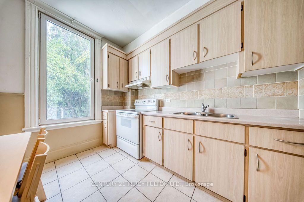 Photo 13 of 441 Delaware Avenue, Toronto, Dovercourt-Wallace Emerson-Junction — HOMEH