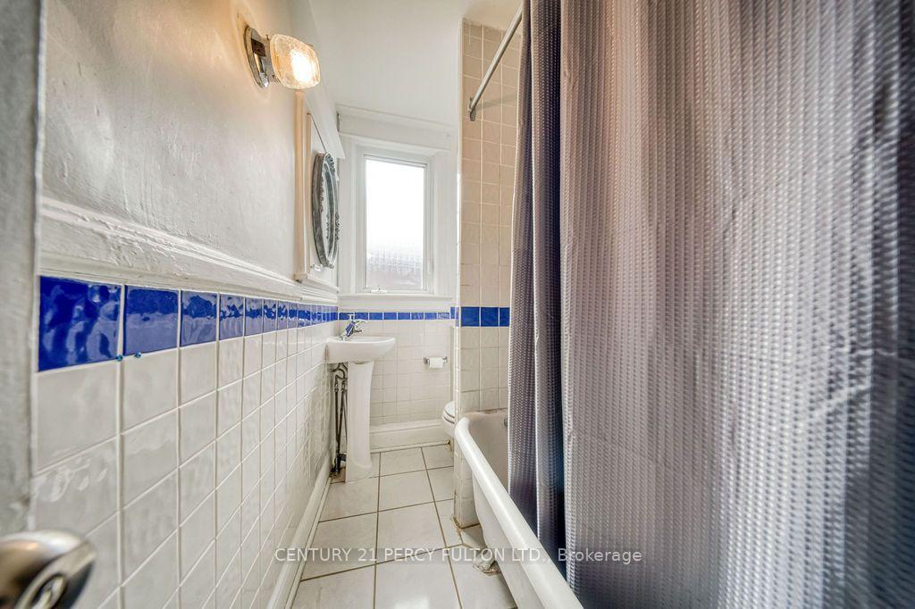 Photo 25 of 441 Delaware Avenue, Toronto, Dovercourt-Wallace Emerson-Junction — HOMEH