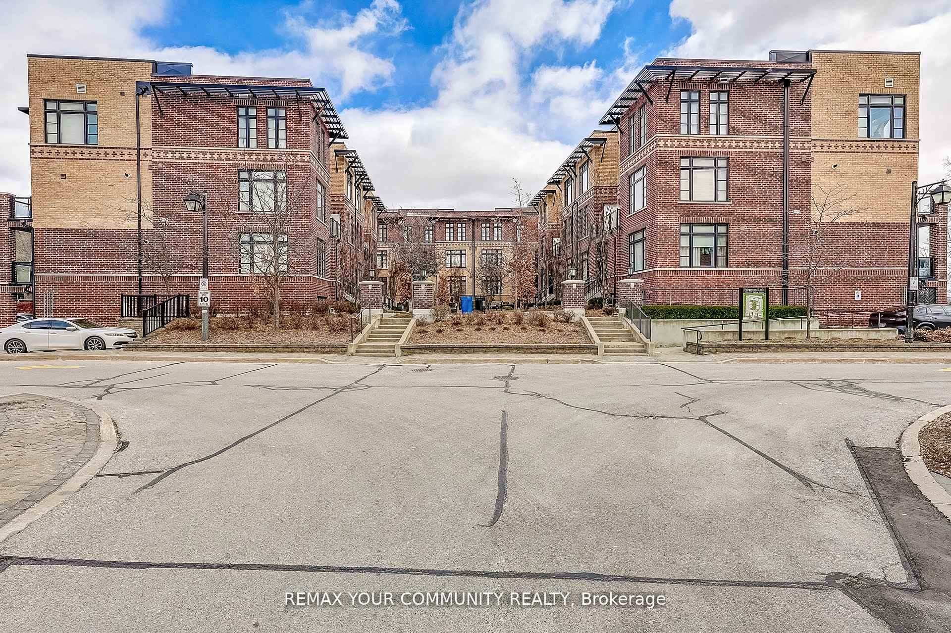 Photo 1 of Unit 29, 8169 Kipling Avenue, Vaughan, West Woodbridge — HOMEH