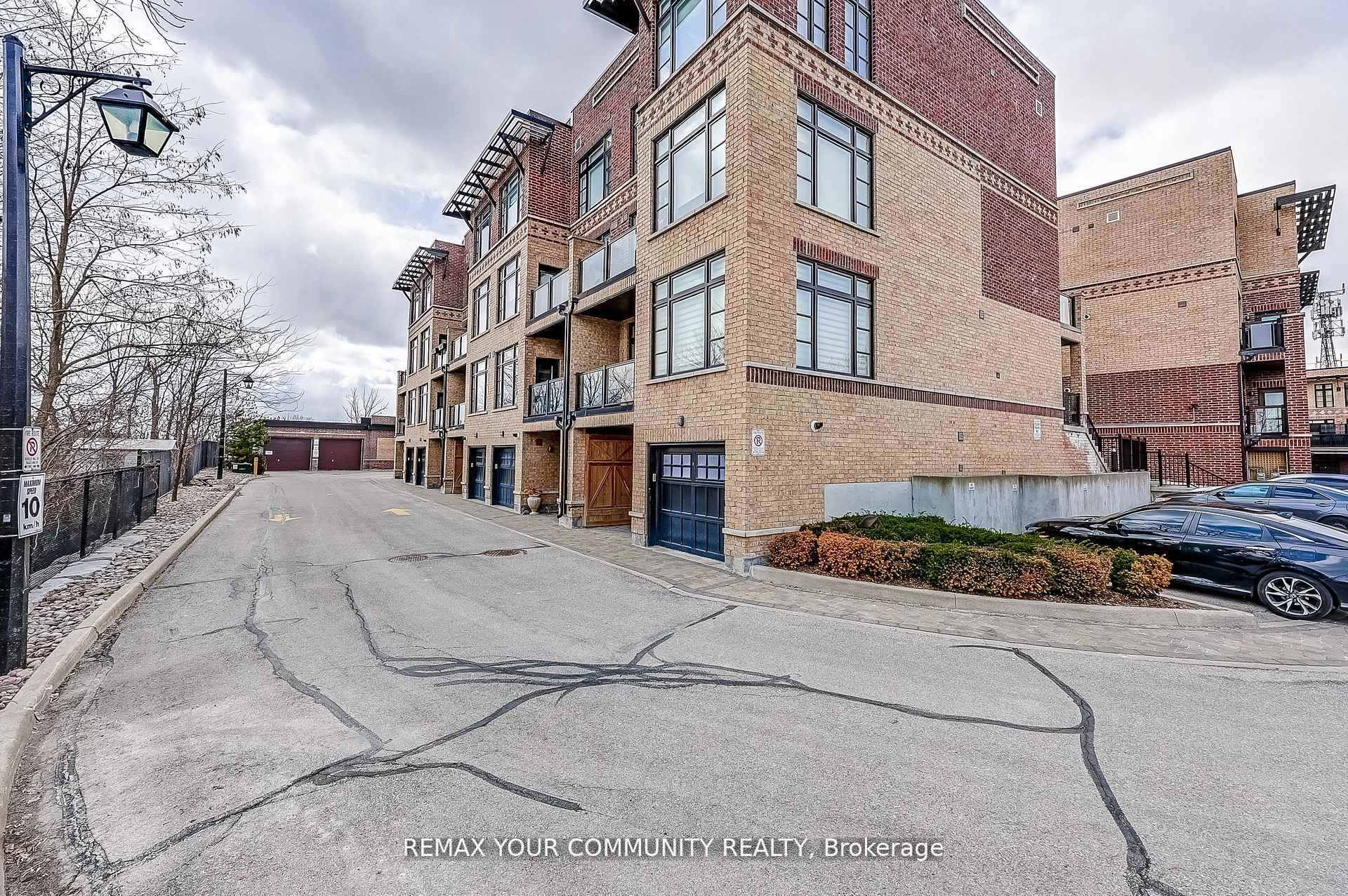 Photo 2 of Unit 29, 8169 Kipling Avenue, Vaughan, West Woodbridge — HOMEH