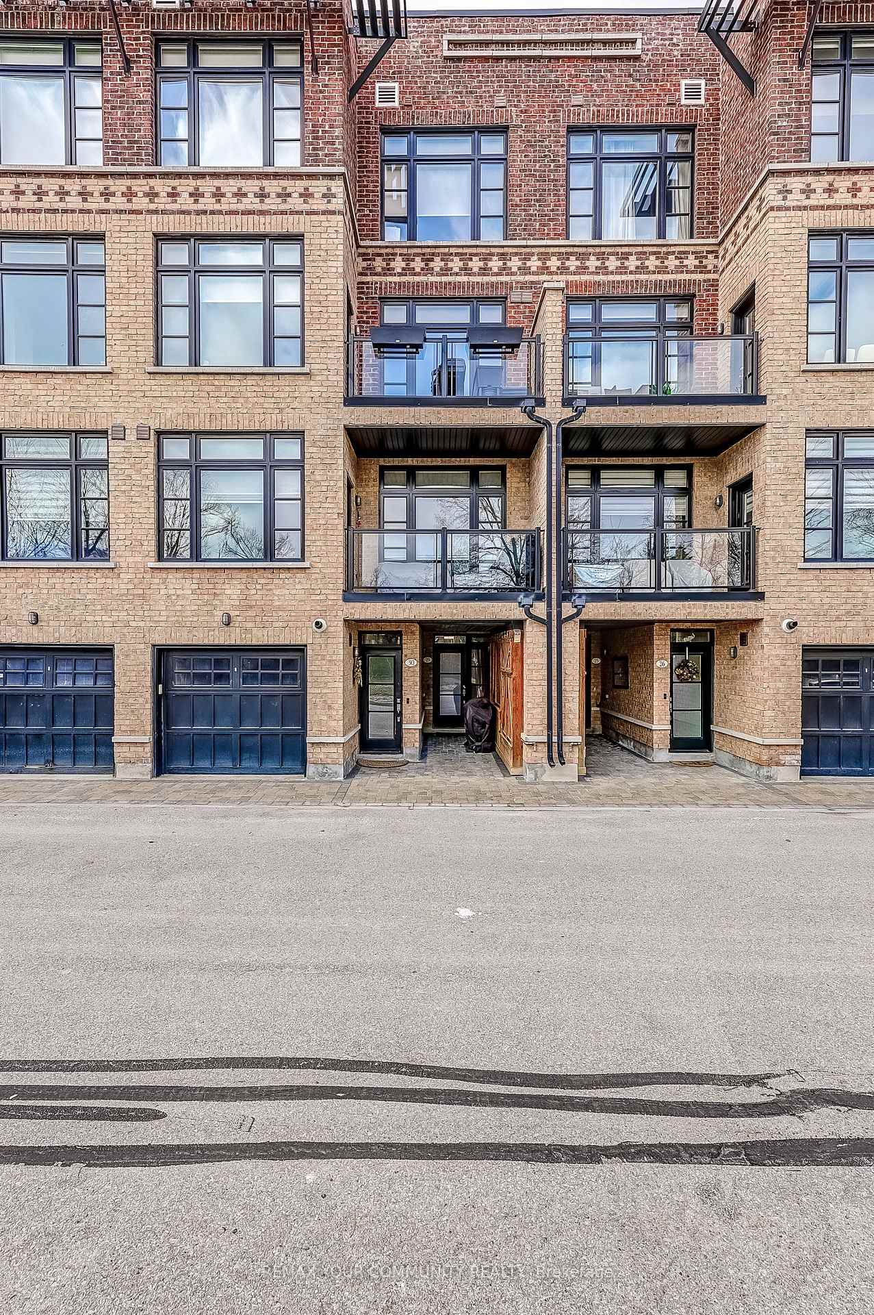 Photo 3 of Unit 29, 8169 Kipling Avenue, Vaughan, West Woodbridge — HOMEH