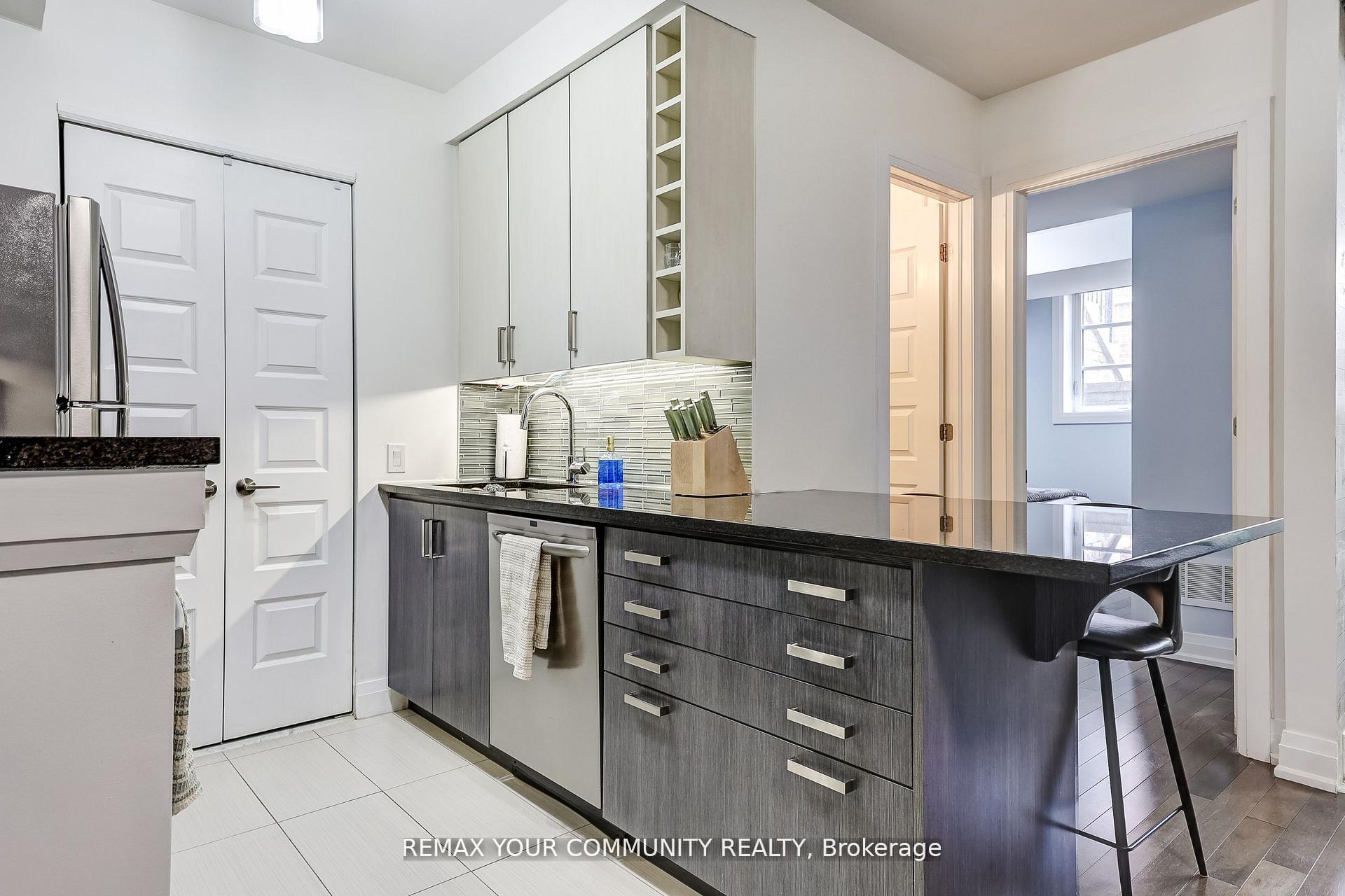 Photo 10 of Unit 29, 8169 Kipling Avenue, Vaughan, West Woodbridge — HOMEH