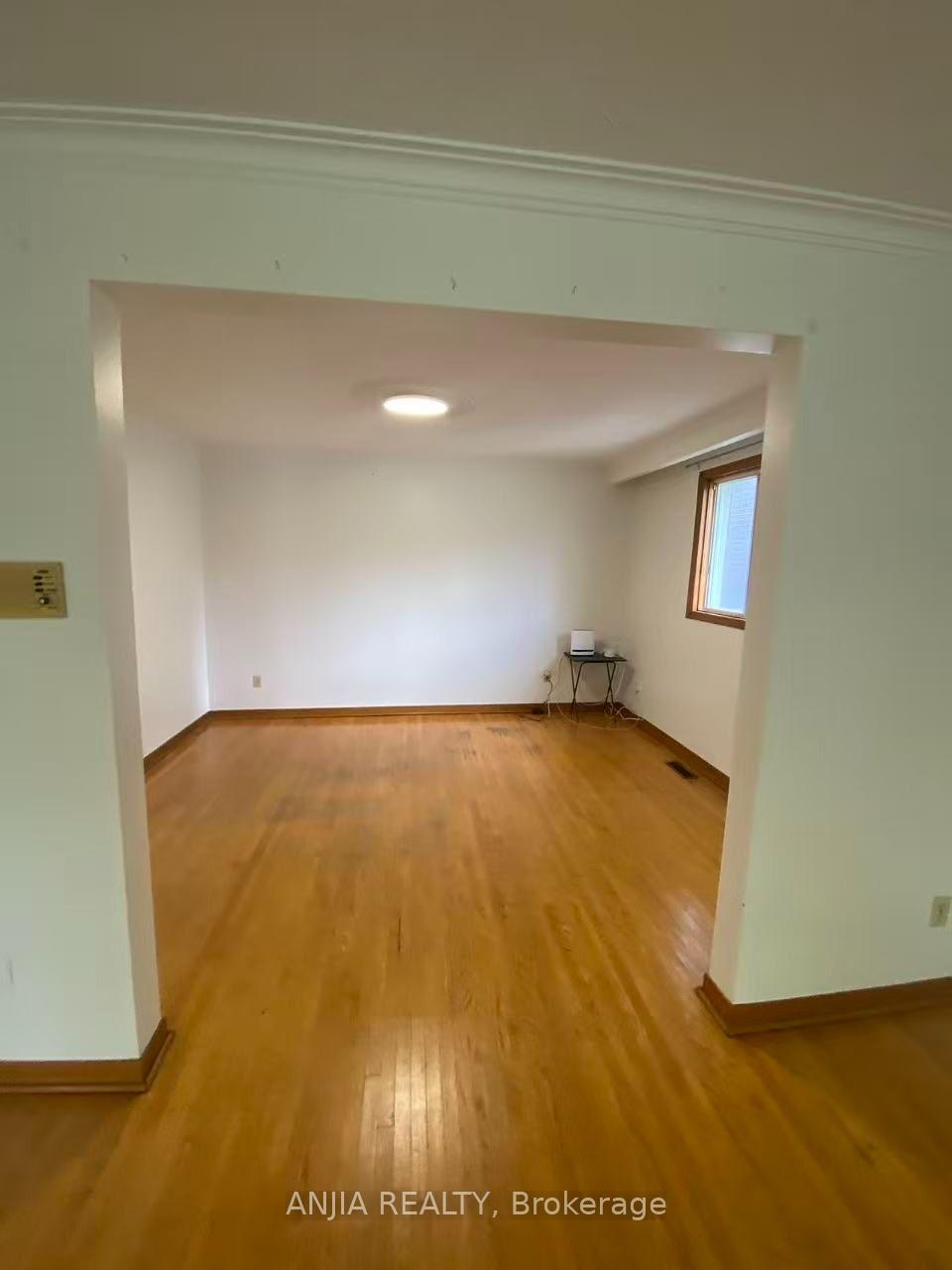 Photo 2 of 31 Donalda Crescent, Scarborough, Agincourt South-Malvern West — HOMEH