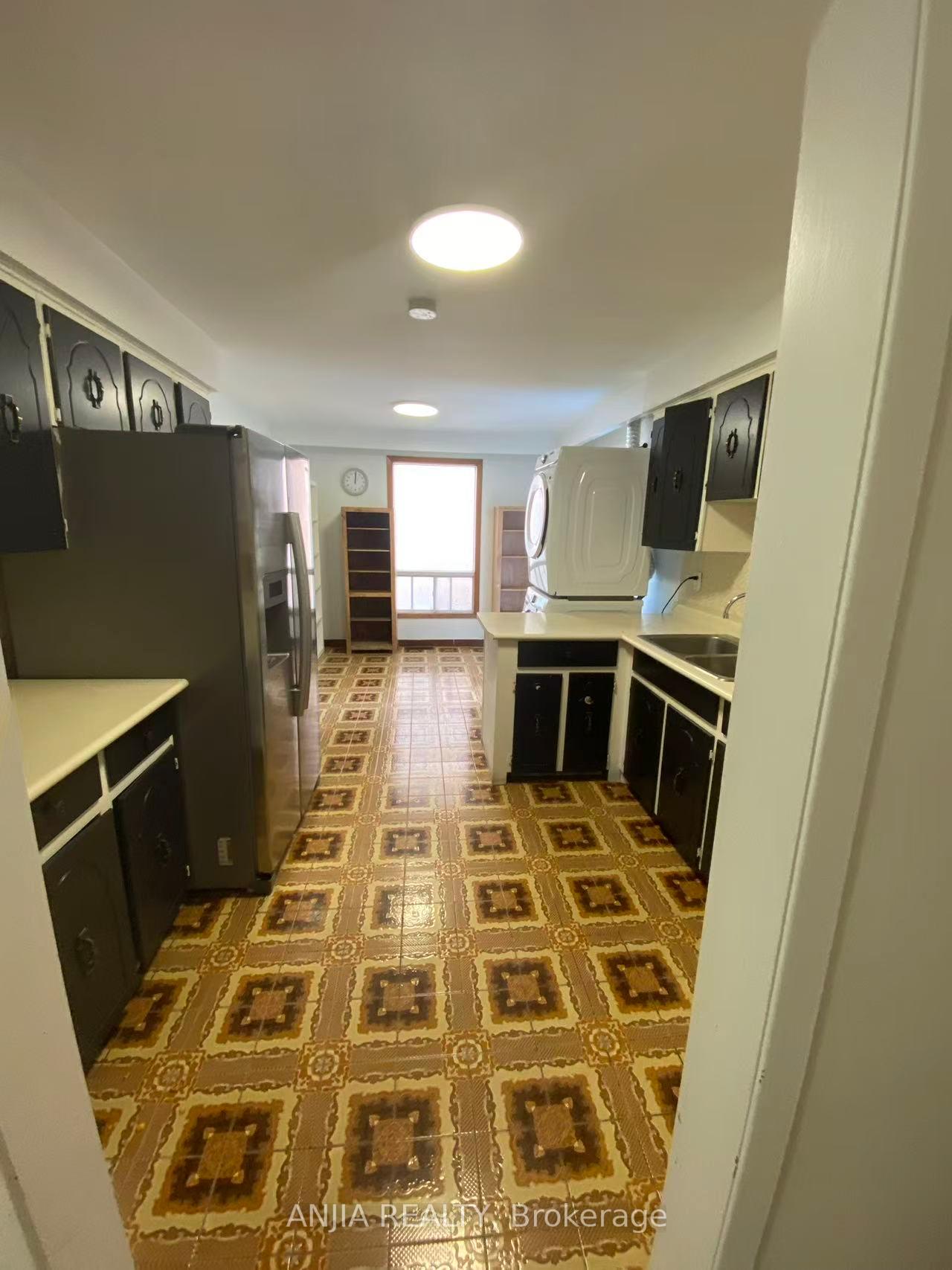 Photo 3 of 31 Donalda Crescent, Scarborough, Agincourt South-Malvern West — HOMEH