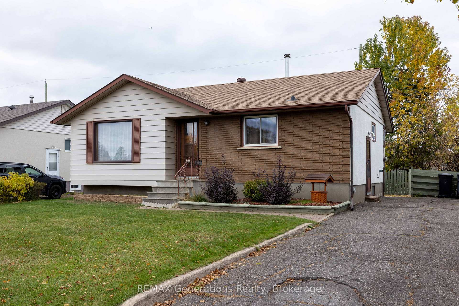 Photo of 403 Churchill Drive W