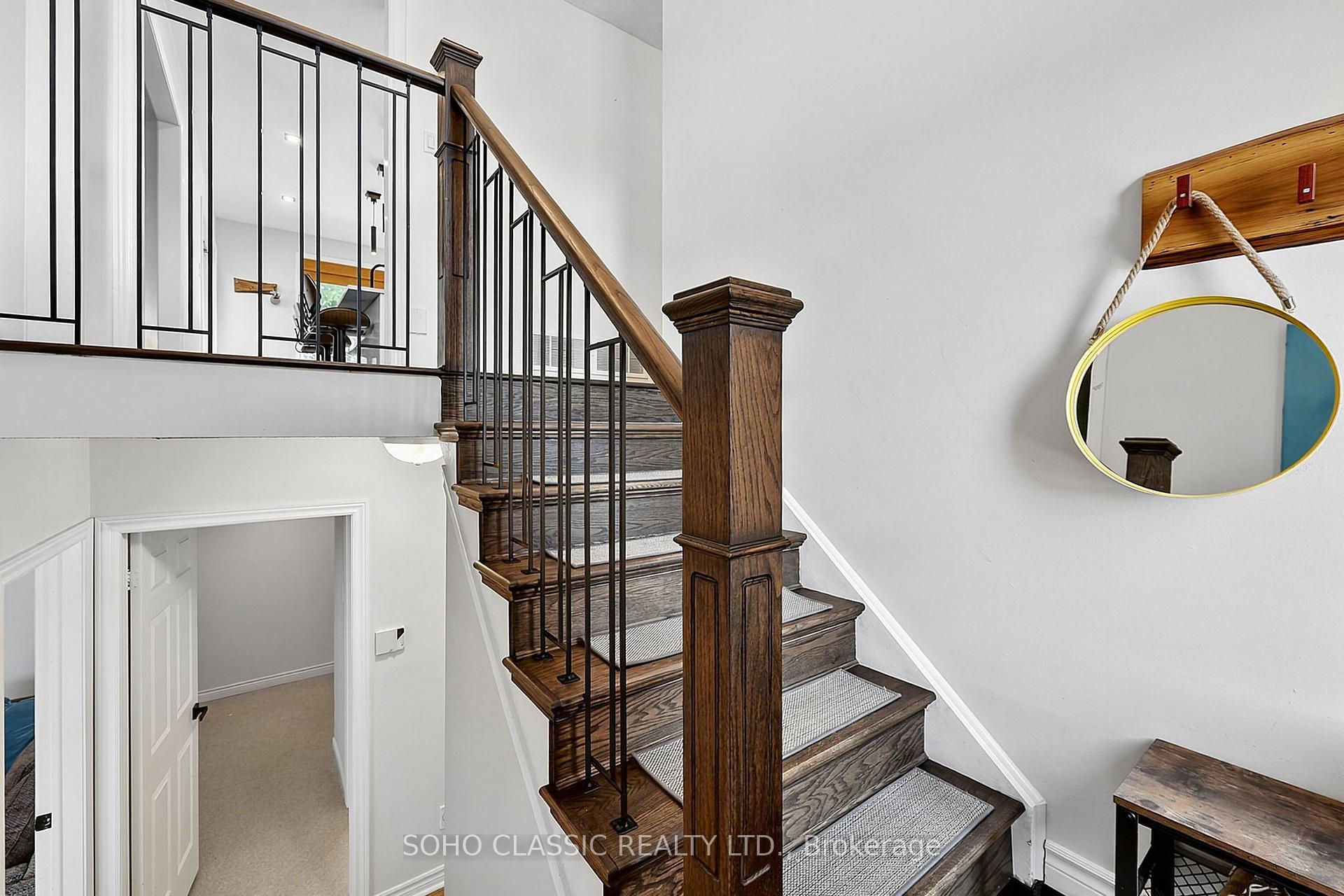 Photo 3 of 301 Leacock Drive, Barrie, Letitia Heights — HOMEH