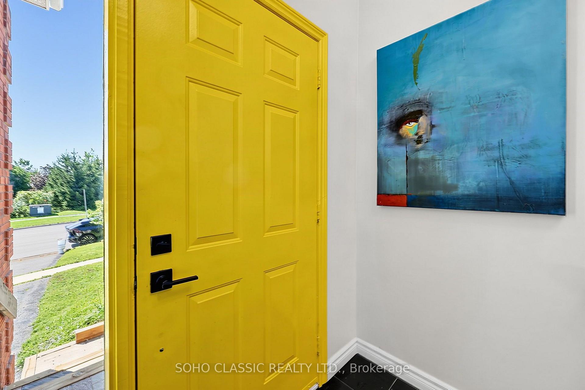 Photo 4 of 301 Leacock Drive, Barrie, Letitia Heights — HOMEH