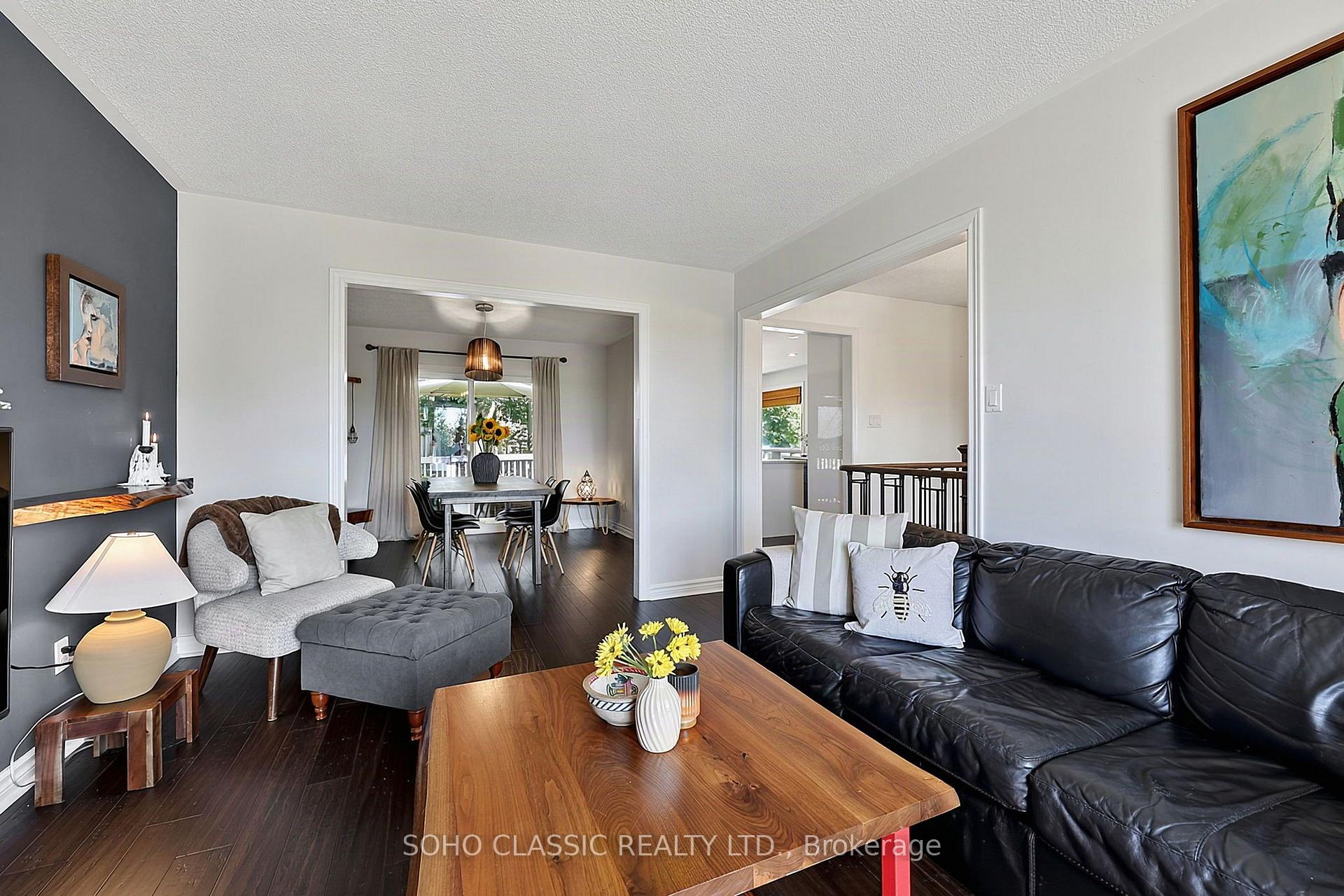 Photo 15 of 301 Leacock Drive, Barrie, Letitia Heights — HOMEH