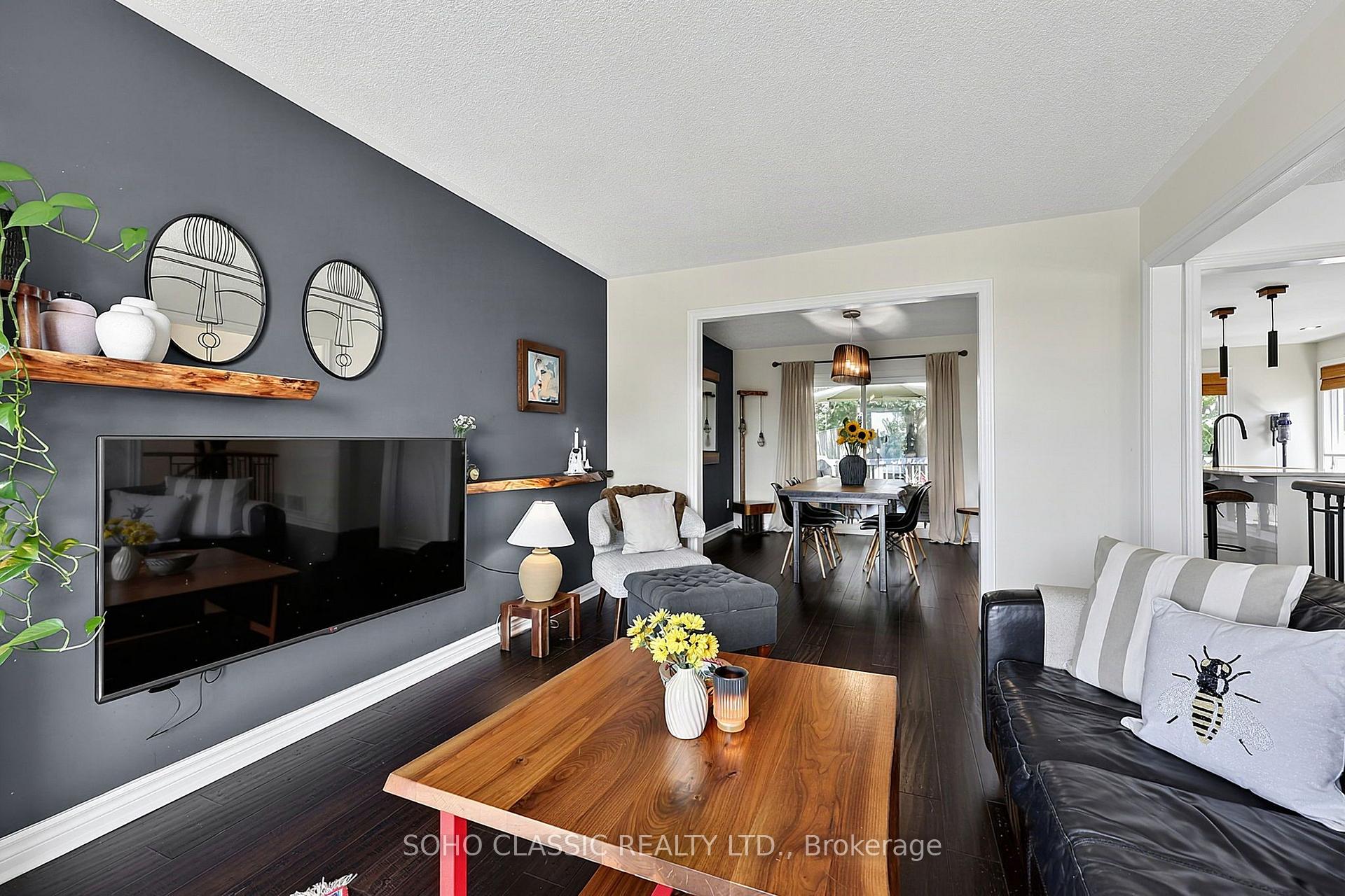 Photo 16 of 301 Leacock Drive, Barrie, Letitia Heights — HOMEH