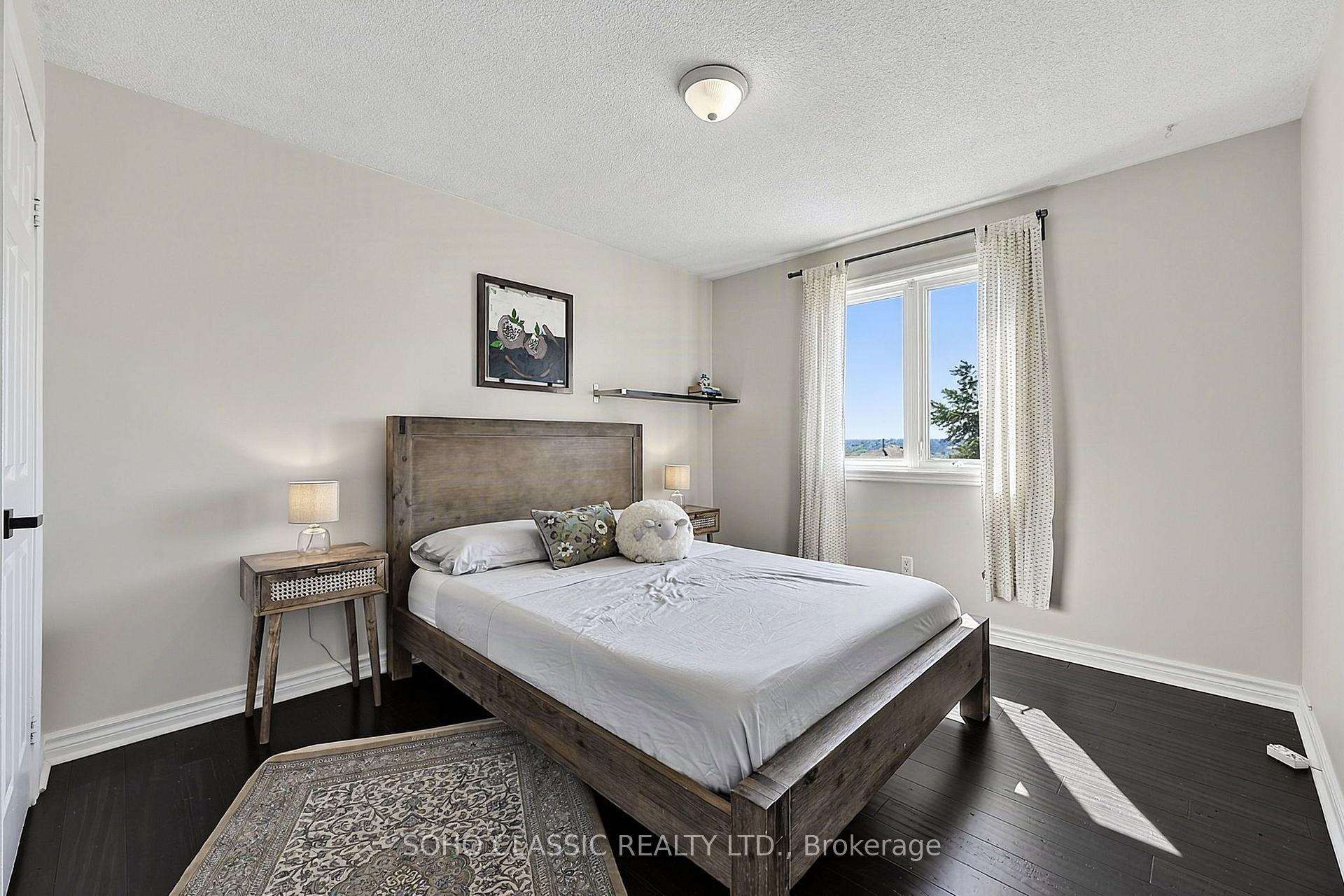 Photo 24 of 301 Leacock Drive, Barrie, Letitia Heights — HOMEH