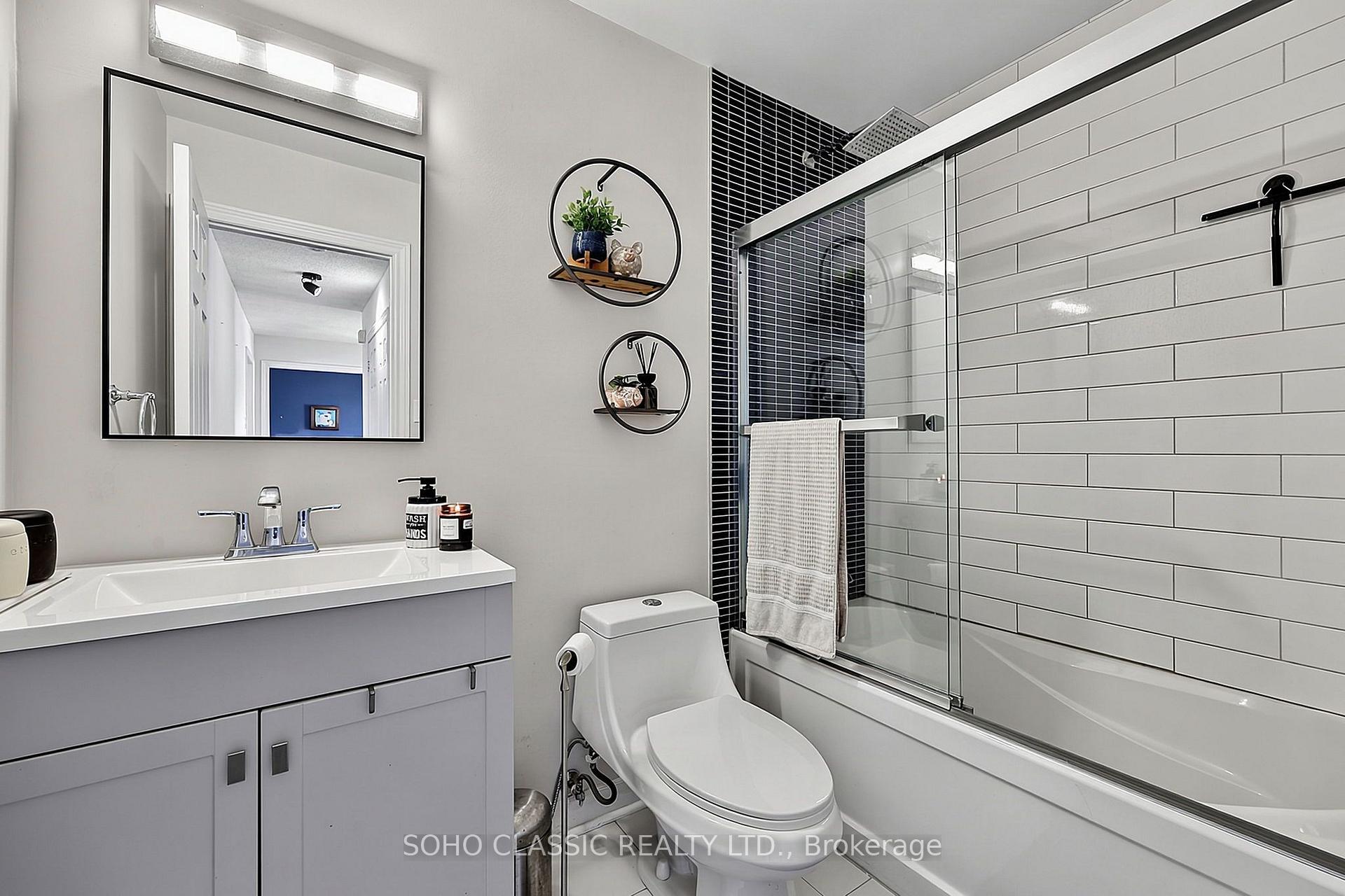Photo 25 of 301 Leacock Drive, Barrie, Letitia Heights — HOMEH
