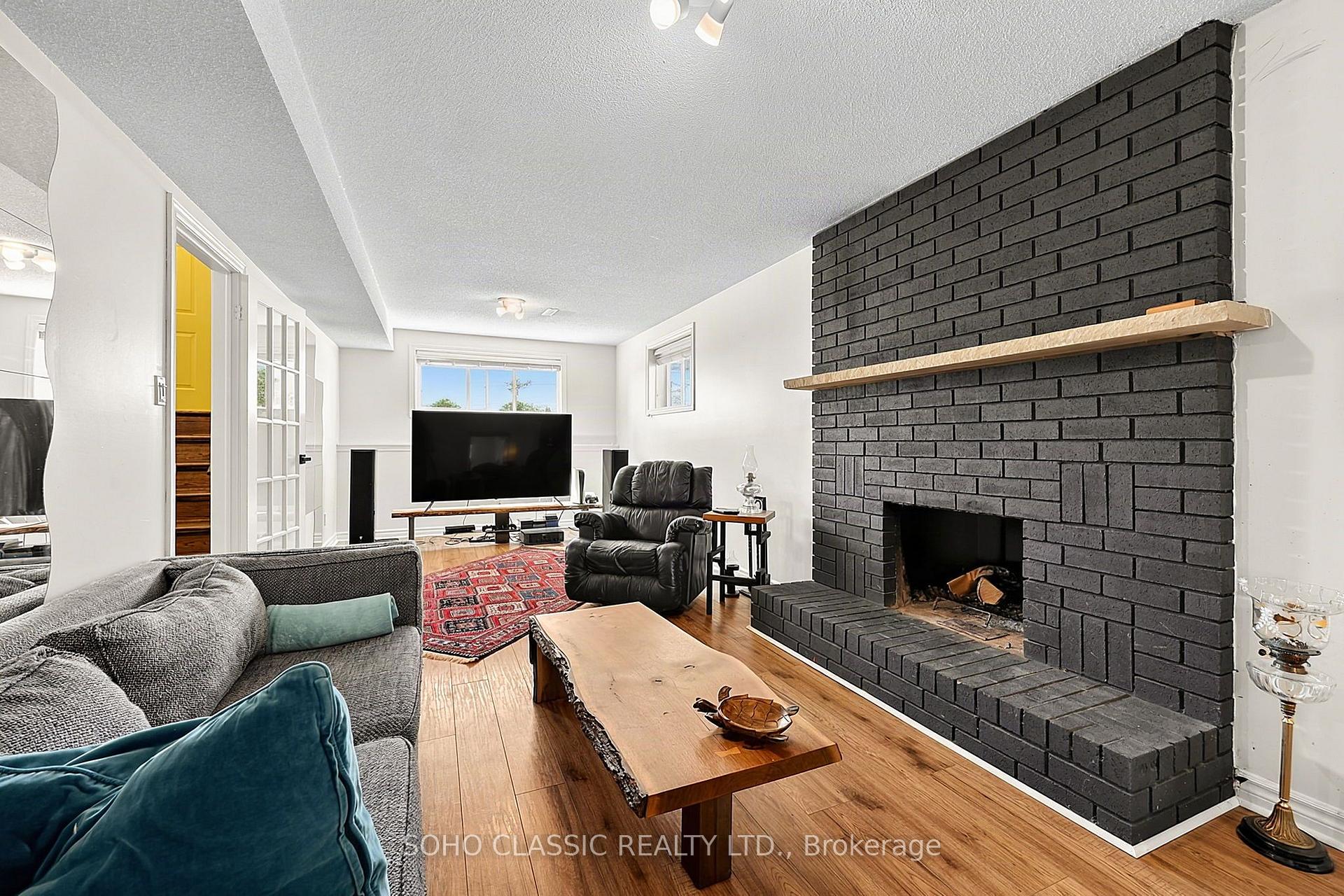 Photo 30 of 301 Leacock Drive, Barrie, Letitia Heights — HOMEH