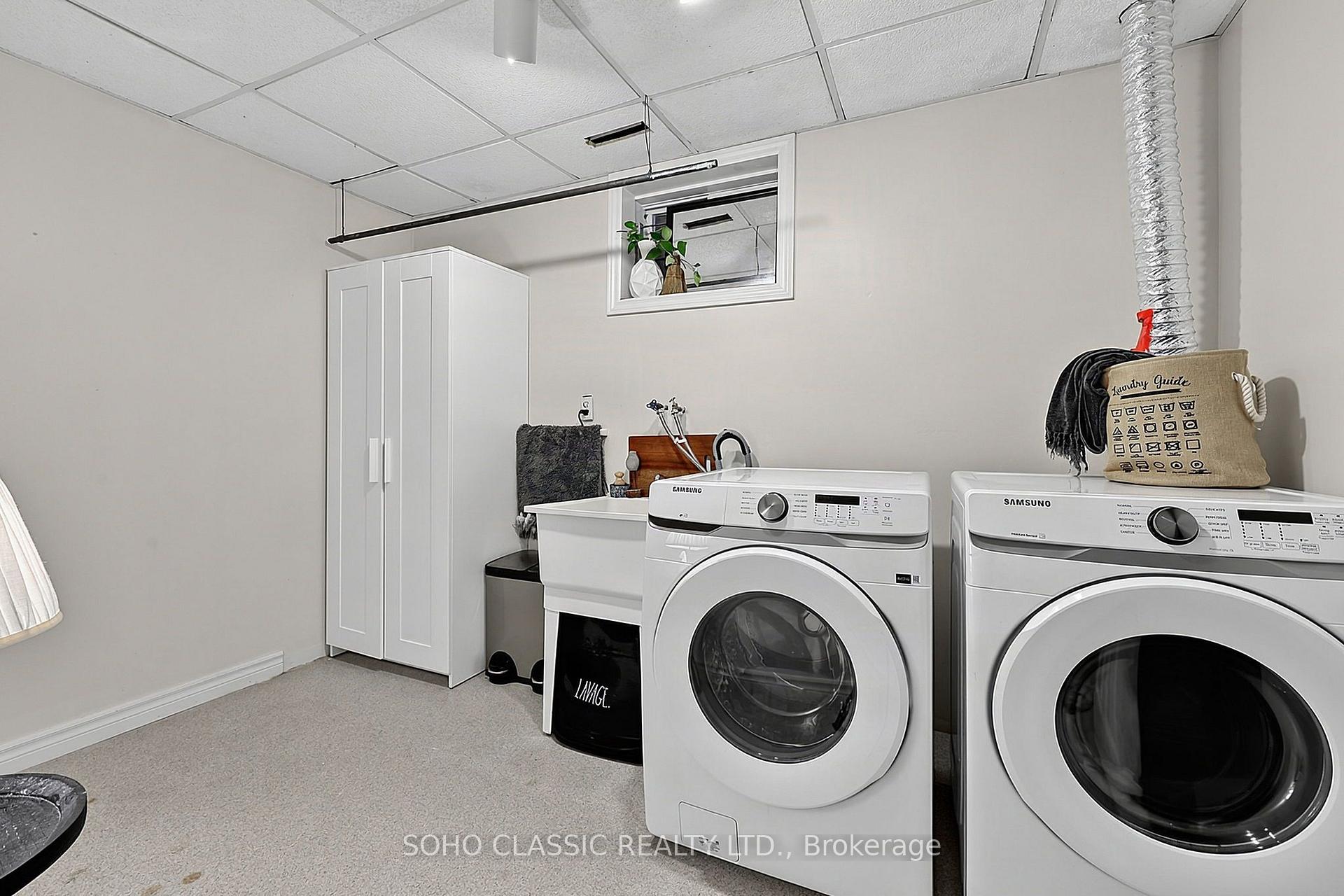 Photo 32 of 301 Leacock Drive, Barrie, Letitia Heights — HOMEH