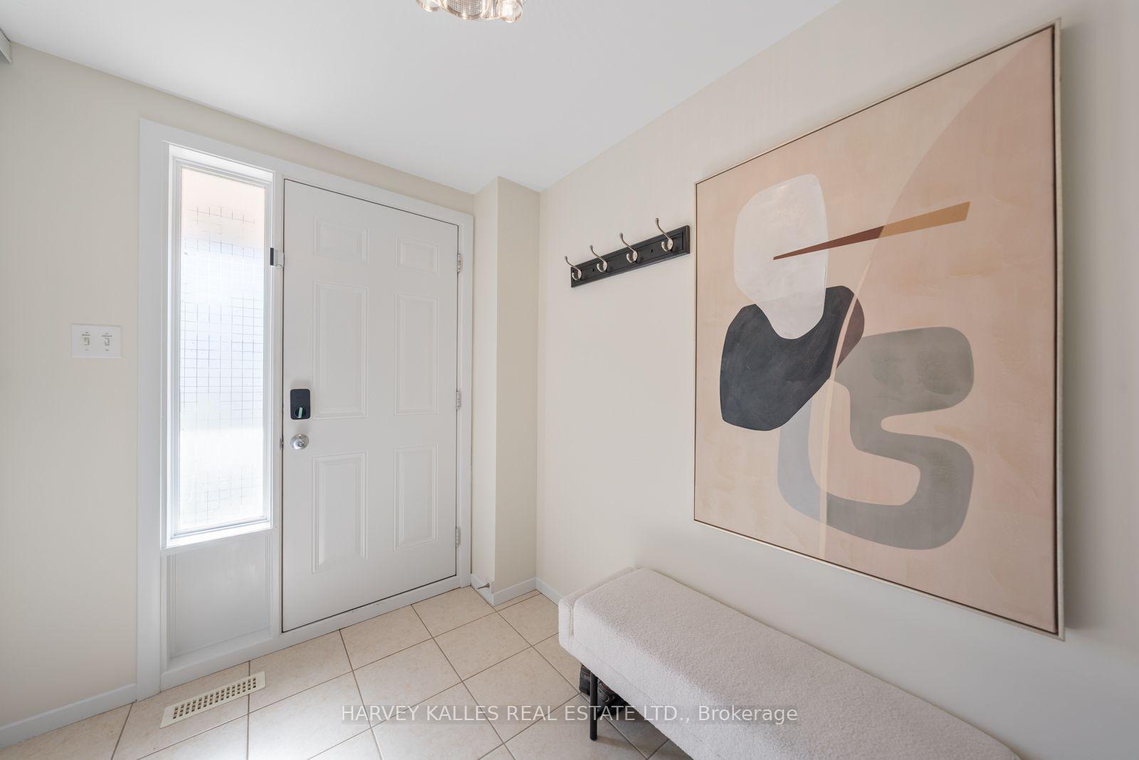 Photo 3 of 4 New Port Way, Markham, Thornhill — HOMEH