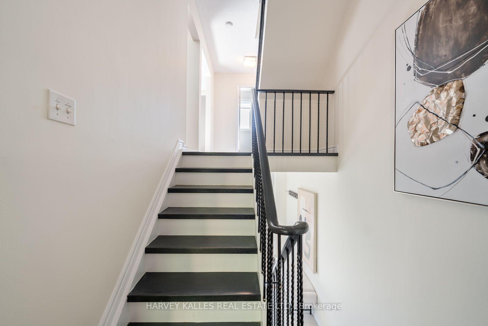 Photo 10 of 4 New Port Way, Markham, Thornhill — HOMEH