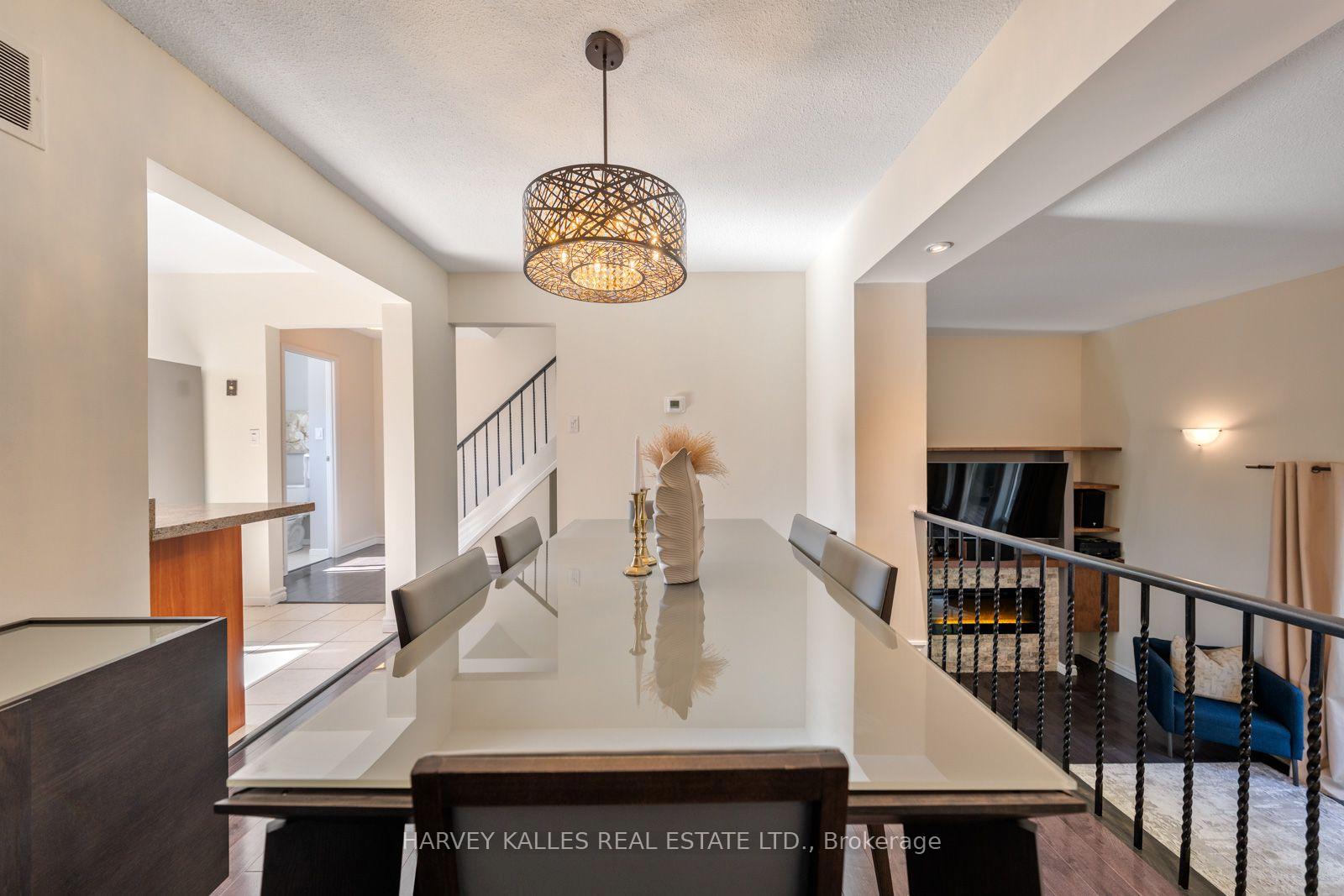 Photo 12 of 4 New Port Way, Markham, Thornhill — HOMEH