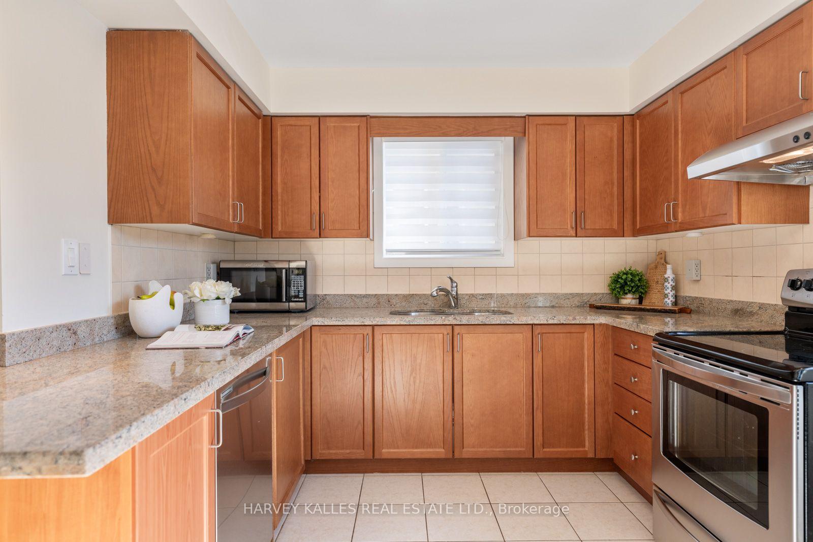 Photo 13 of 4 New Port Way, Markham, Thornhill — HOMEH