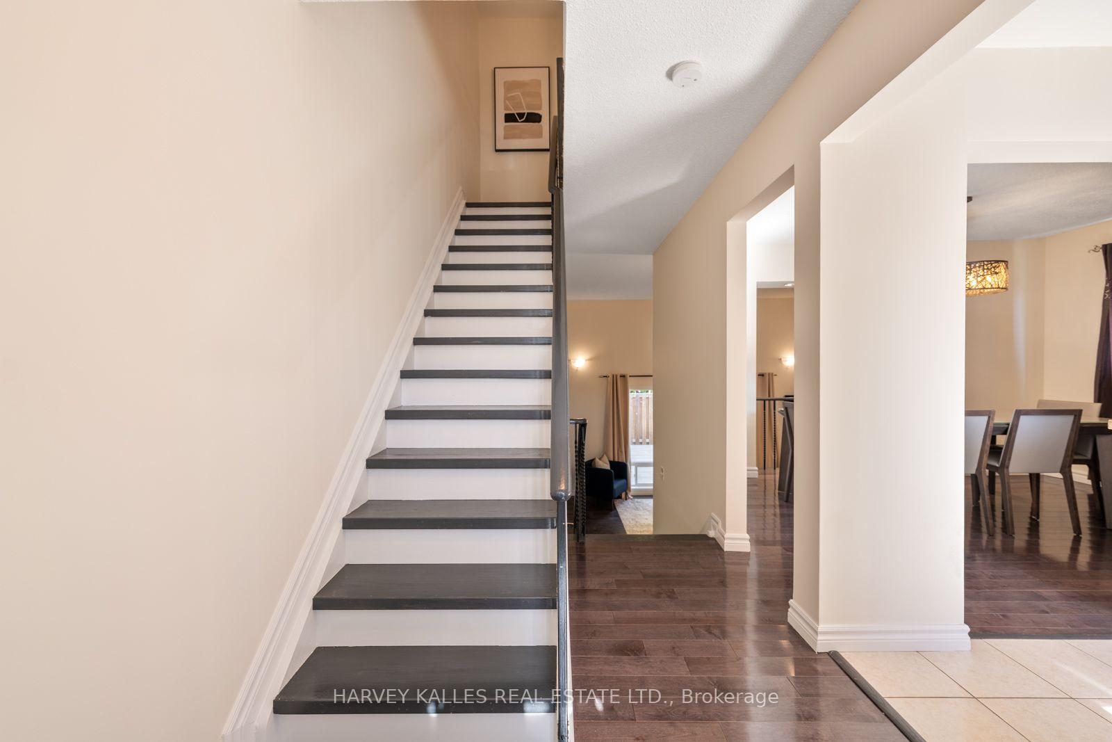 Photo 15 of 4 New Port Way, Markham, Thornhill — HOMEH