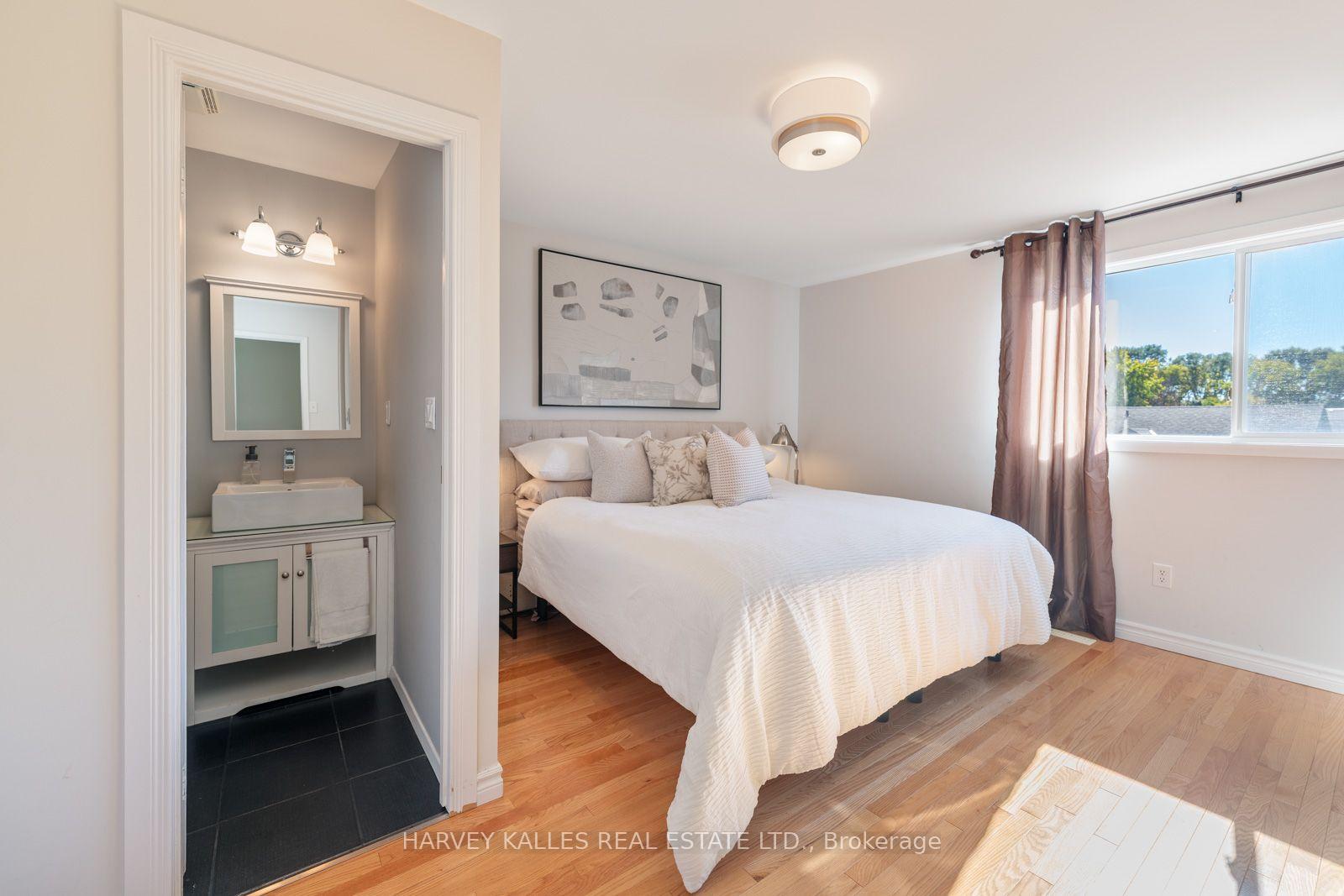 Photo 17 of 4 New Port Way, Markham, Thornhill — HOMEH