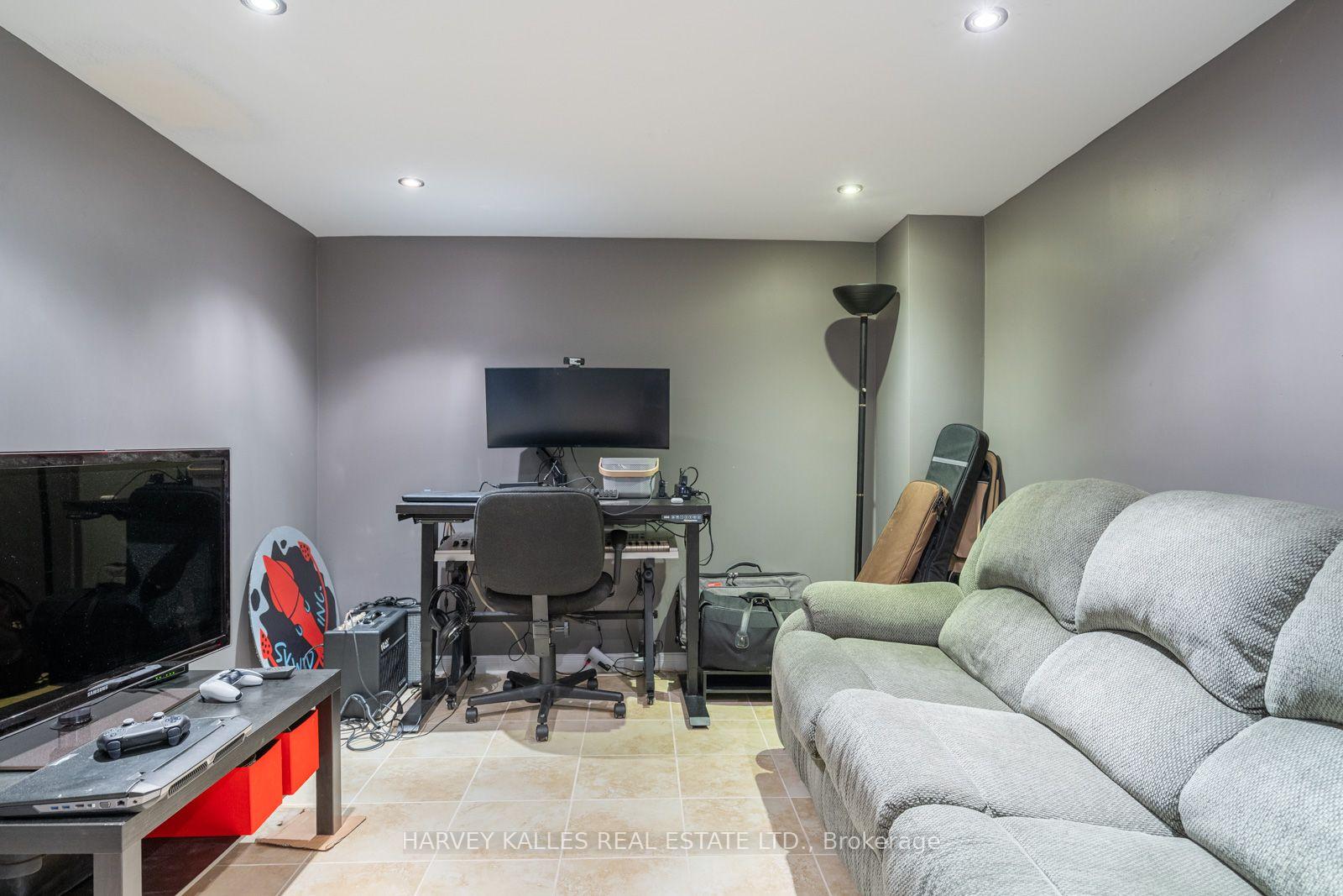 Photo 26 of 4 New Port Way, Markham, Thornhill — HOMEH