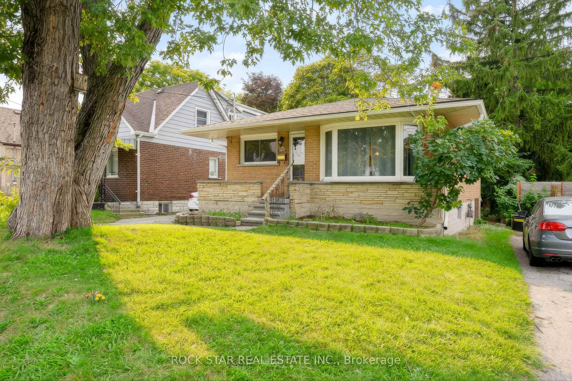 Photo of 82 Franklin Street N