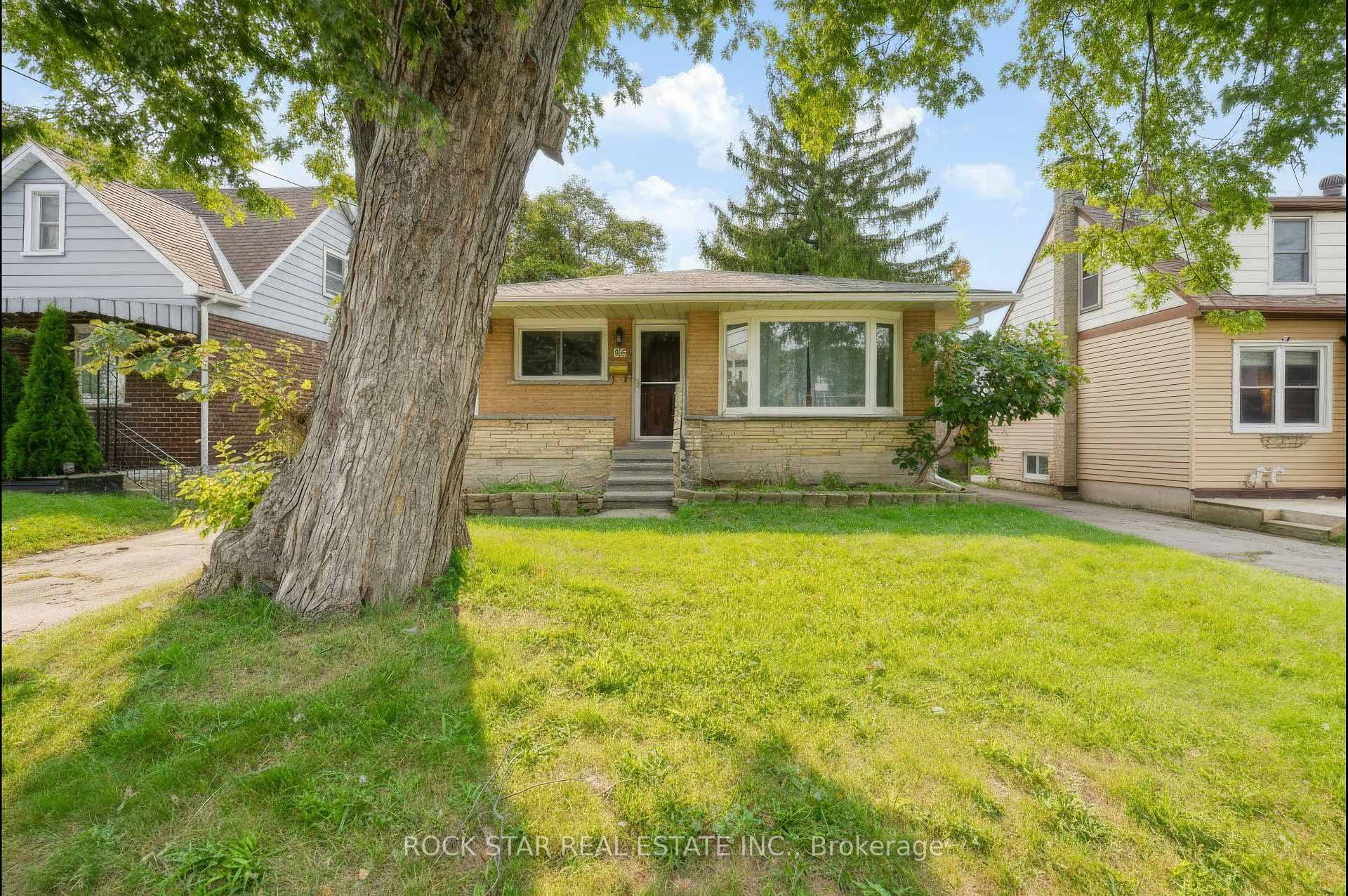 Photo 2 of 82 Franklin Street N, Kitchener, Stanley Park — HOMEH