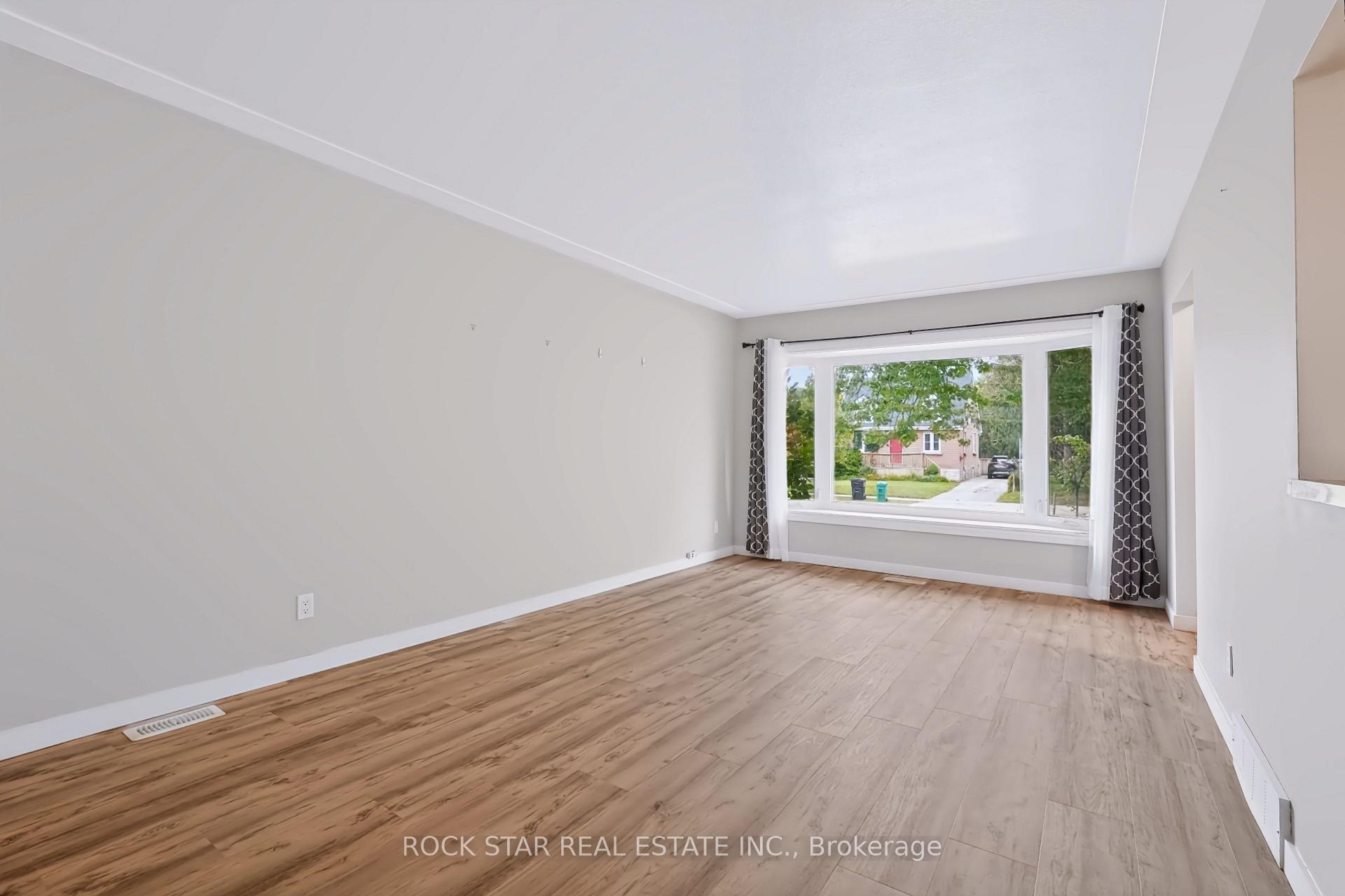 Photo 5 of 82 Franklin Street N, Kitchener, Stanley Park — HOMEH