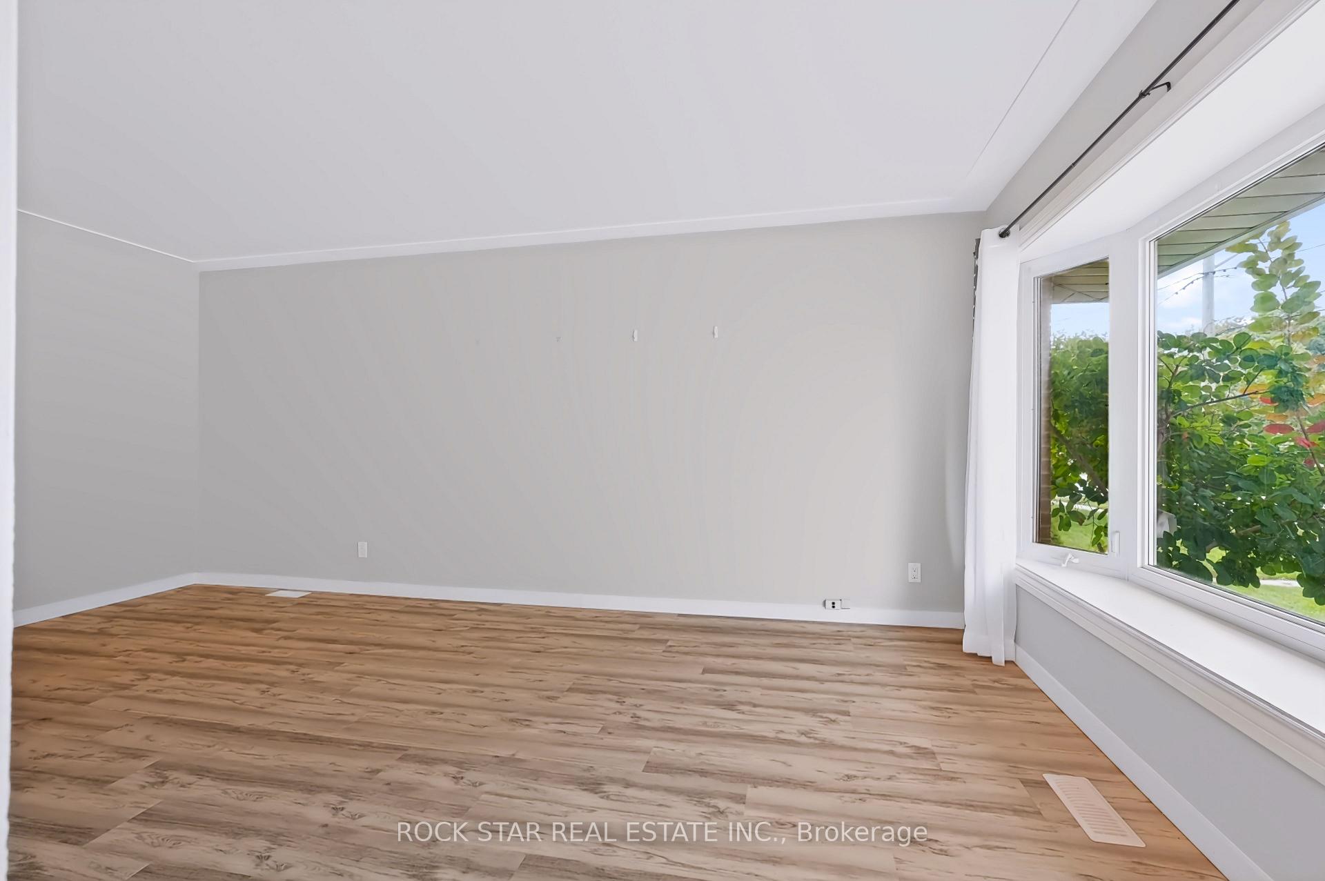 Photo 9 of 82 Franklin Street N, Kitchener, Stanley Park — HOMEH