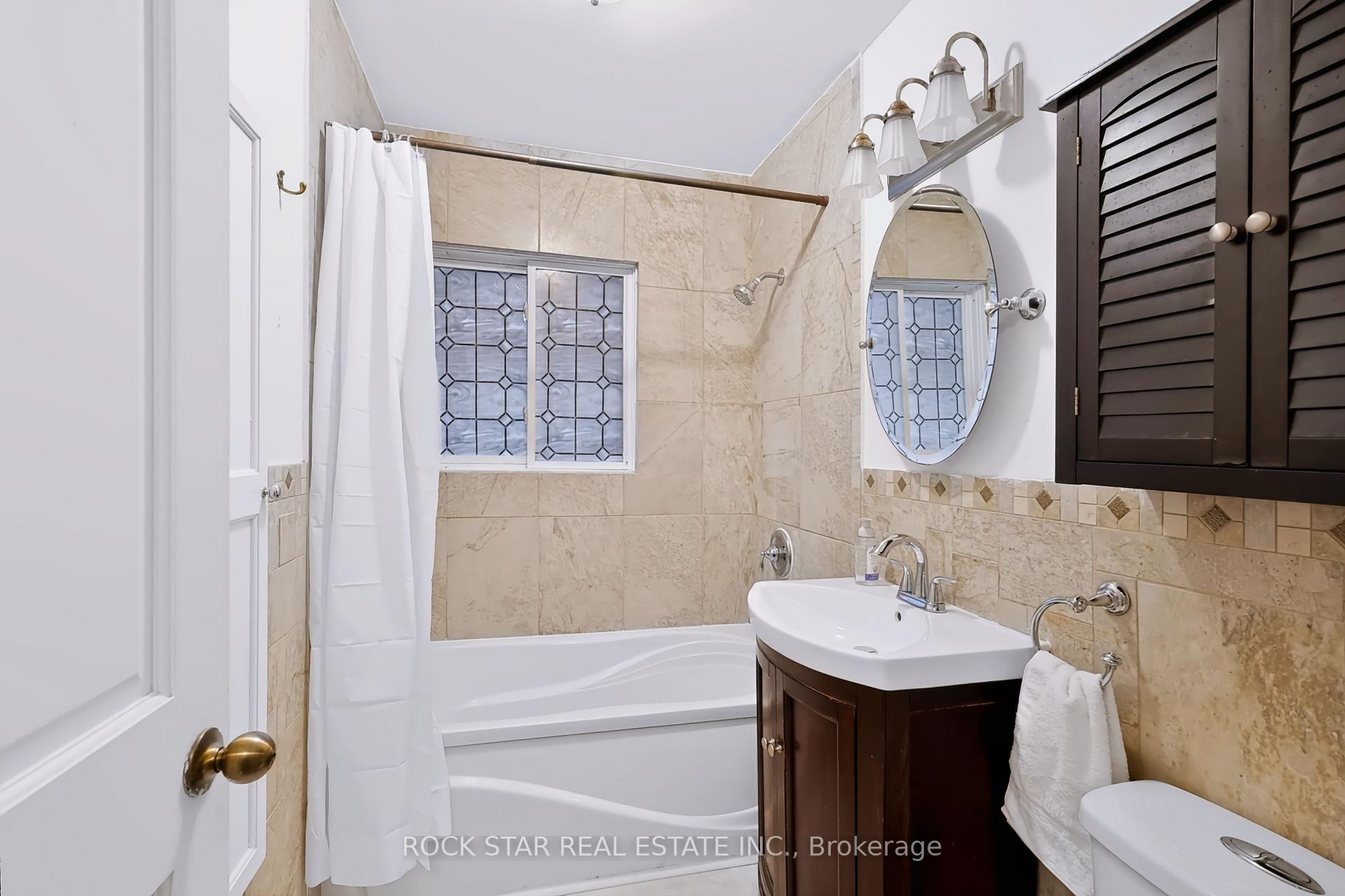 Photo 16 of 82 Franklin Street N, Kitchener, Stanley Park — HOMEH