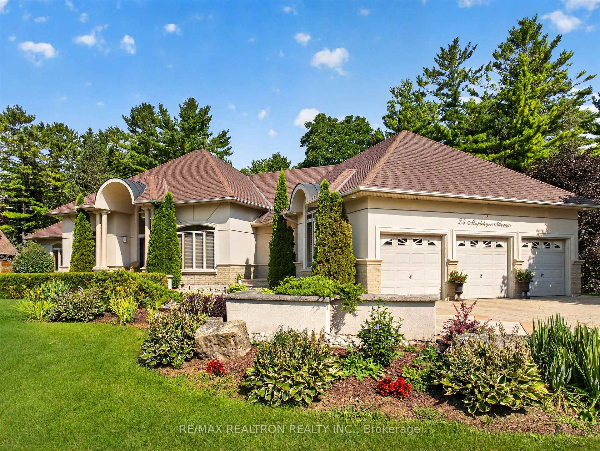 Photo 2 of 24 Maplehyrn Avenue, East Gwillimbury, Sharon — HOMEH