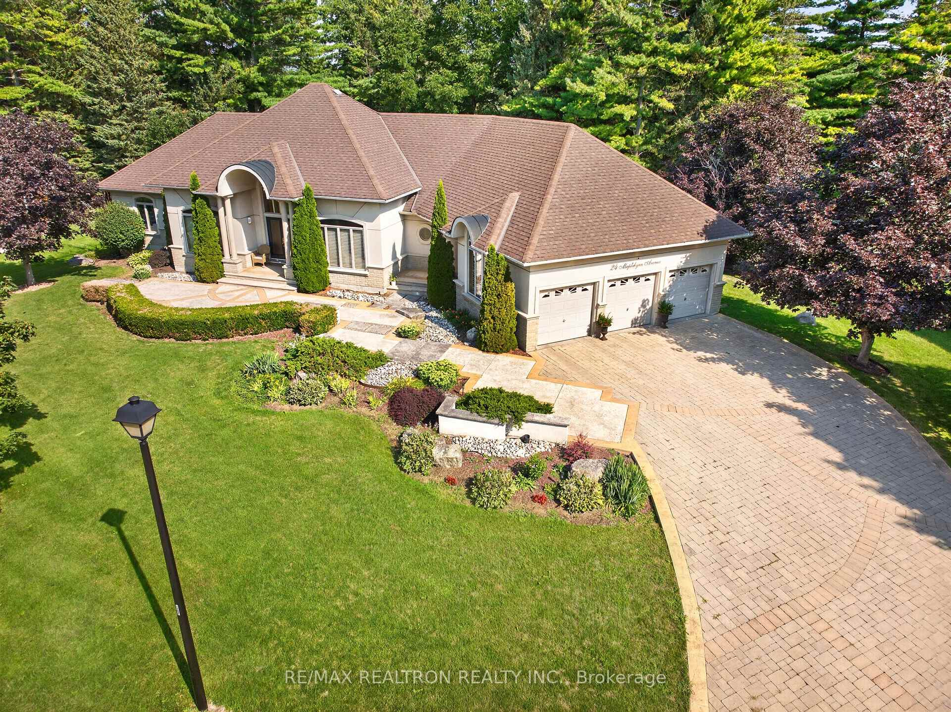 Photo 5 of 24 Maplehyrn Avenue, East Gwillimbury, Sharon — HOMEH