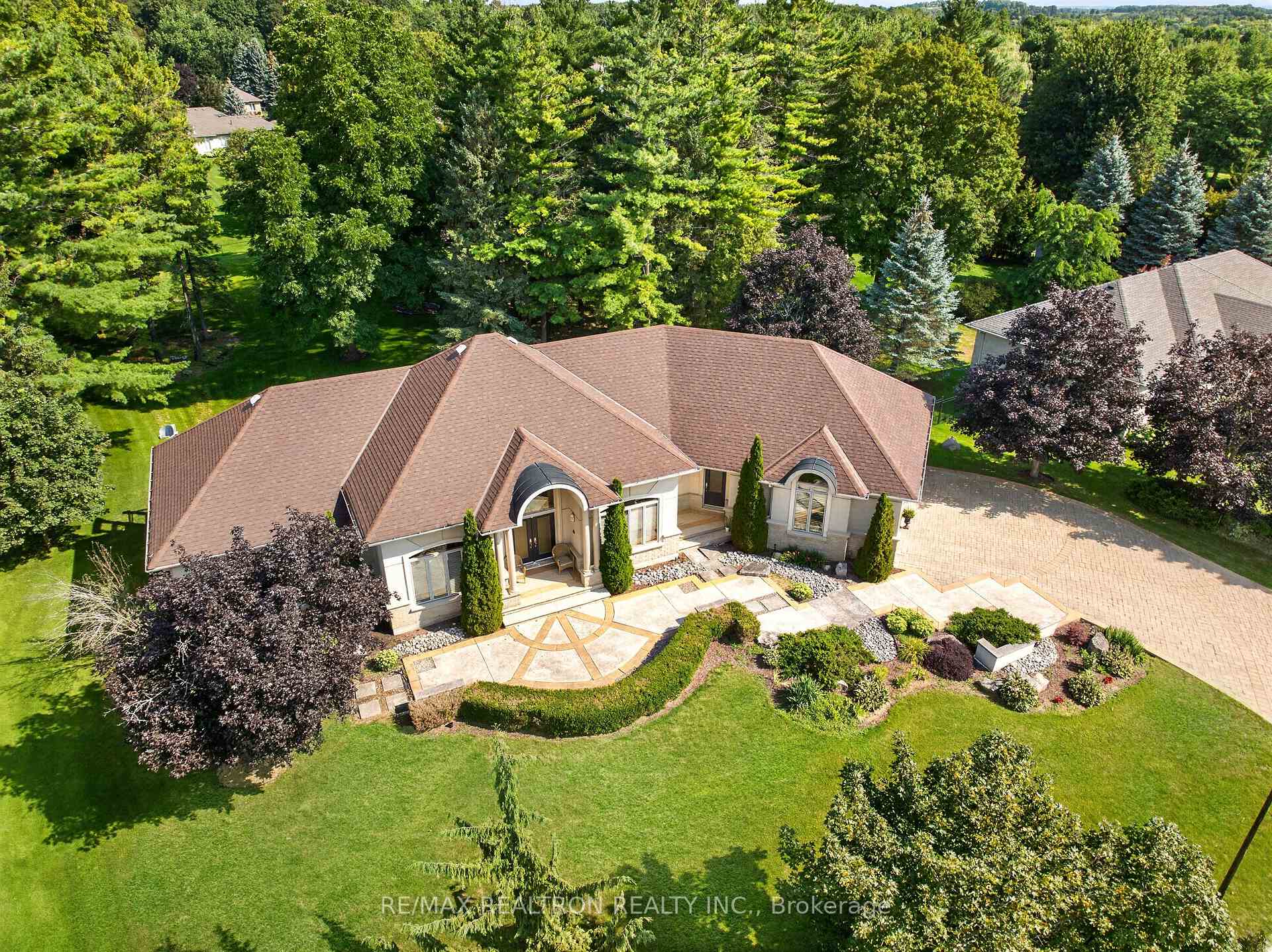 Photo 6 of 24 Maplehyrn Avenue, East Gwillimbury, Sharon — HOMEH