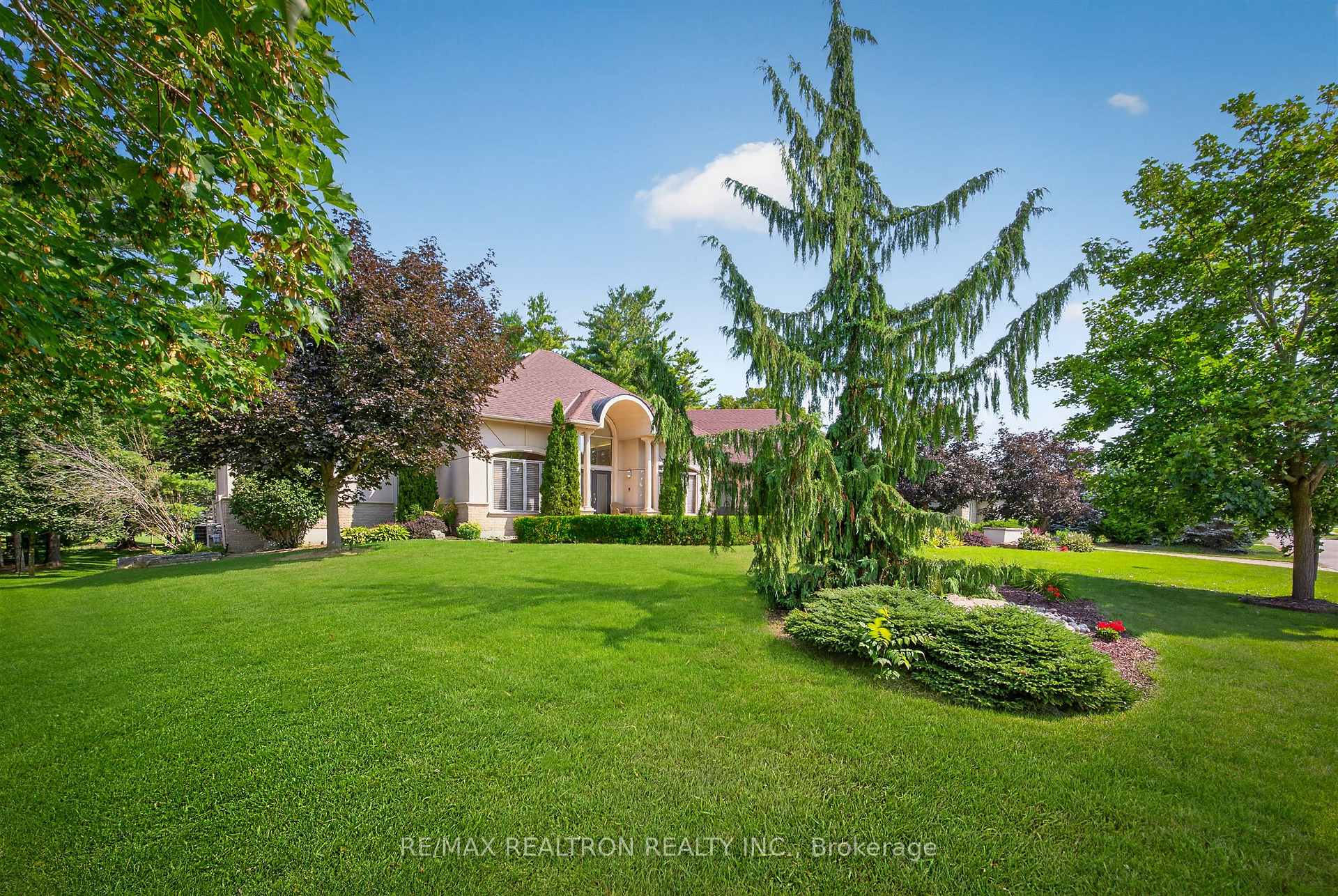 Photo 7 of 24 Maplehyrn Avenue, East Gwillimbury, Sharon — HOMEH