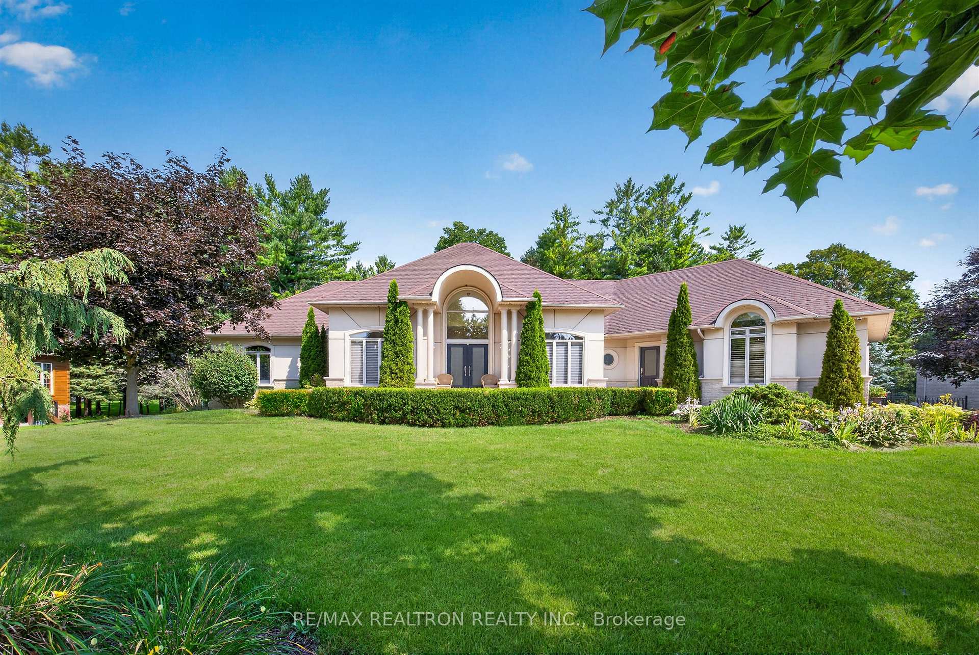 Photo 8 of 24 Maplehyrn Avenue, East Gwillimbury, Sharon — HOMEH