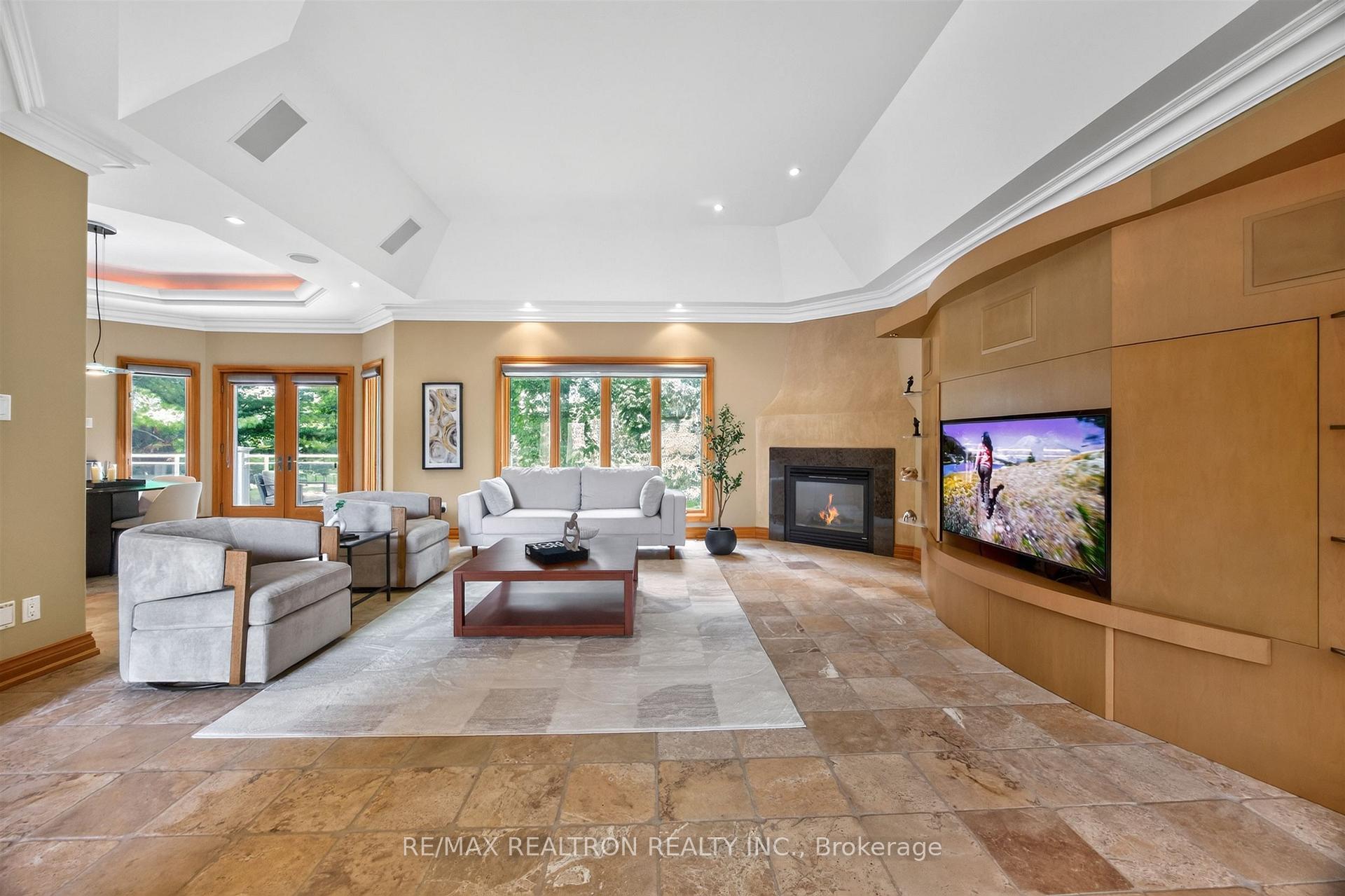 Photo 15 of 24 Maplehyrn Avenue, East Gwillimbury, Sharon — HOMEH