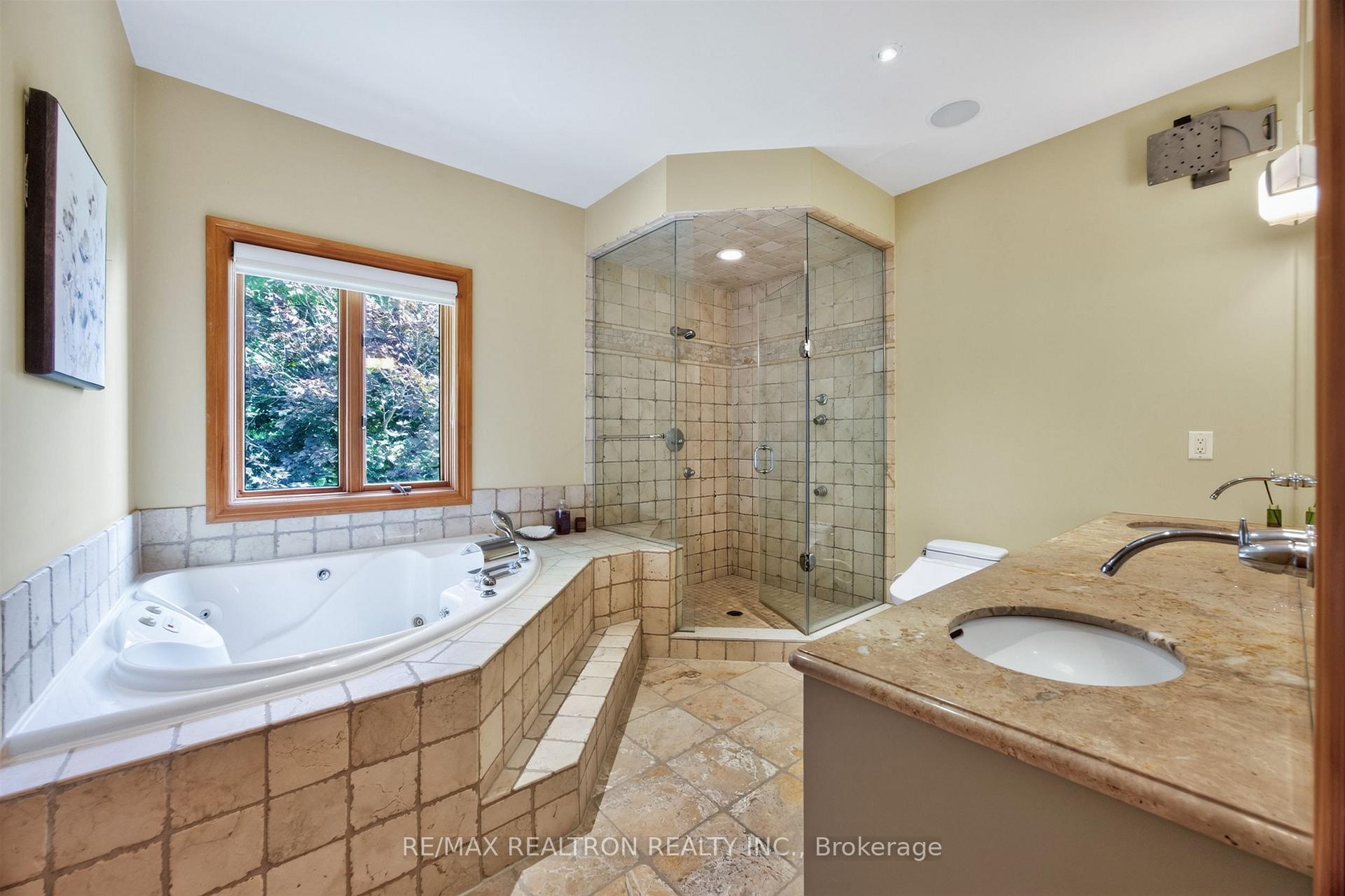 Photo 26 of 24 Maplehyrn Avenue, East Gwillimbury, Sharon — HOMEH