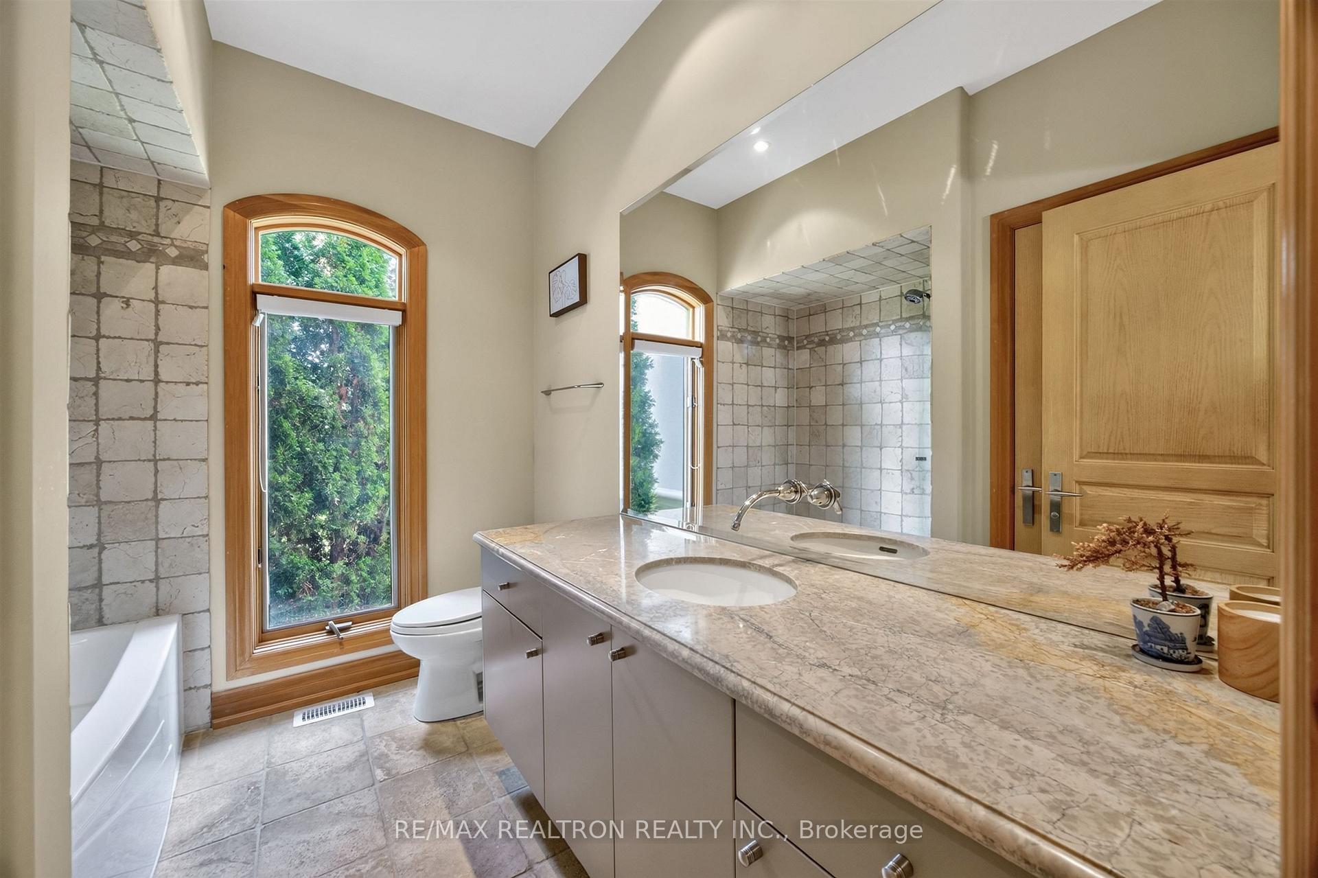 Photo 31 of 24 Maplehyrn Avenue, East Gwillimbury, Sharon — HOMEH