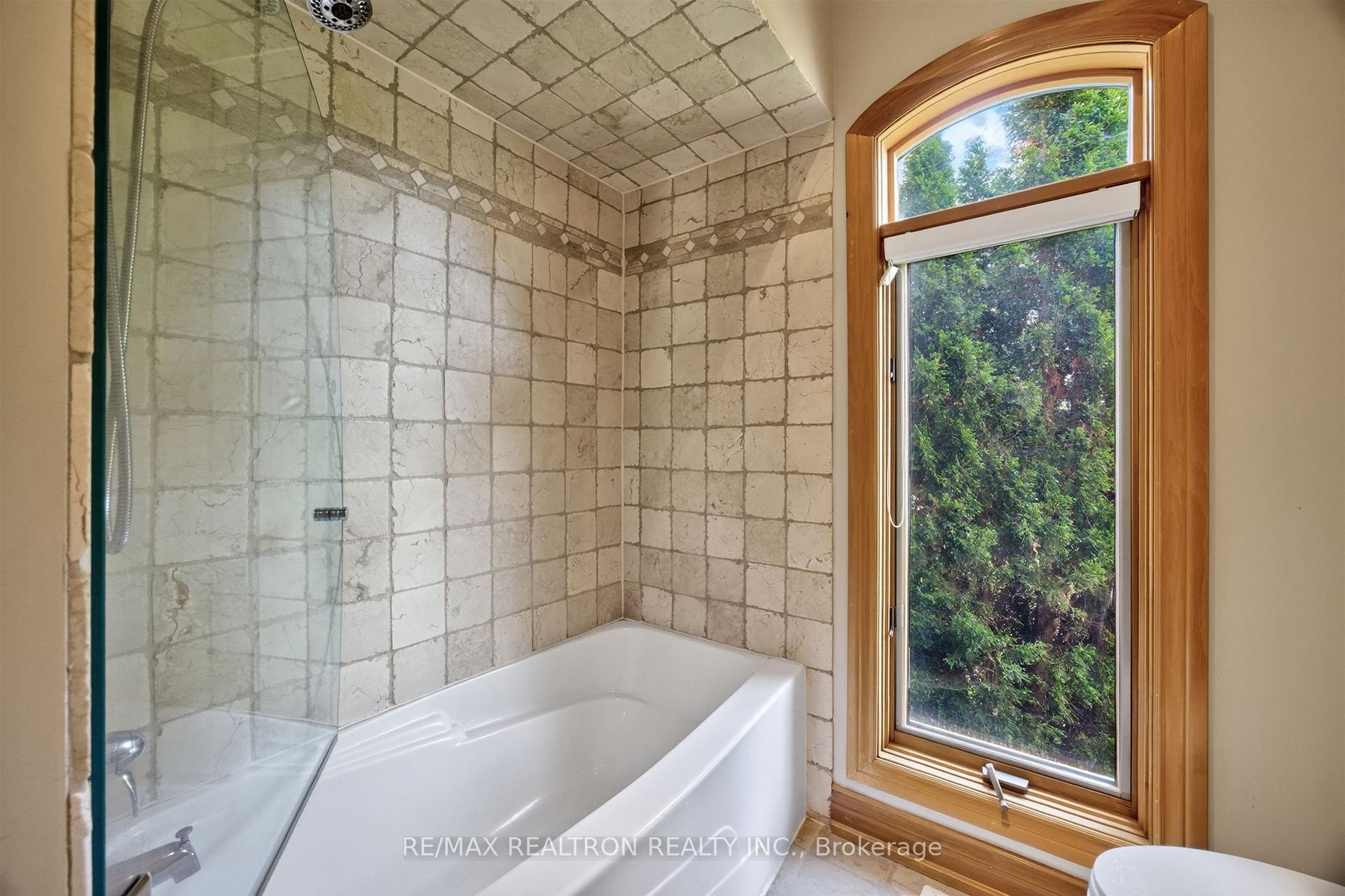 Photo 32 of 24 Maplehyrn Avenue, East Gwillimbury, Sharon — HOMEH
