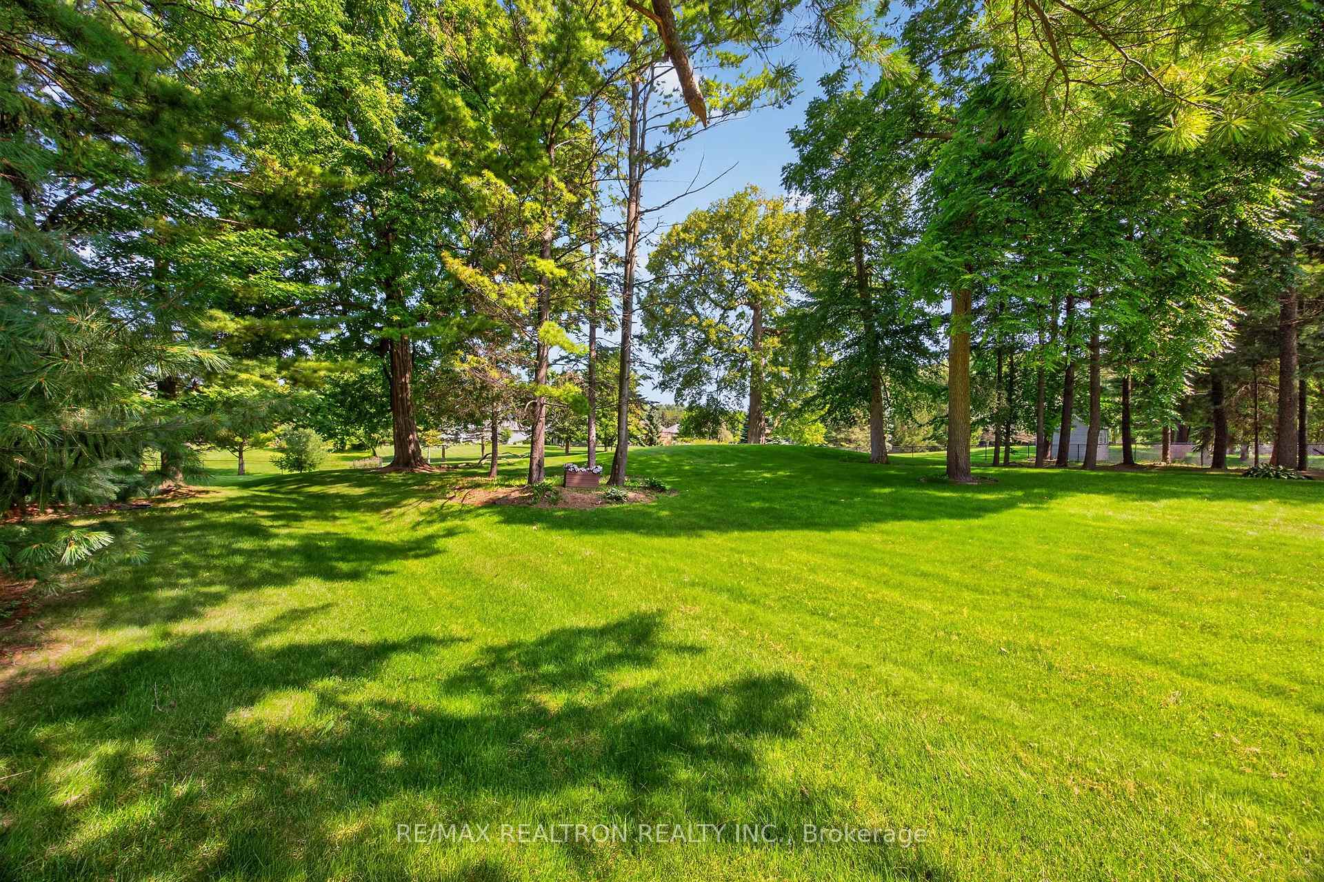 Photo 43 of 24 Maplehyrn Avenue, East Gwillimbury, Sharon — HOMEH