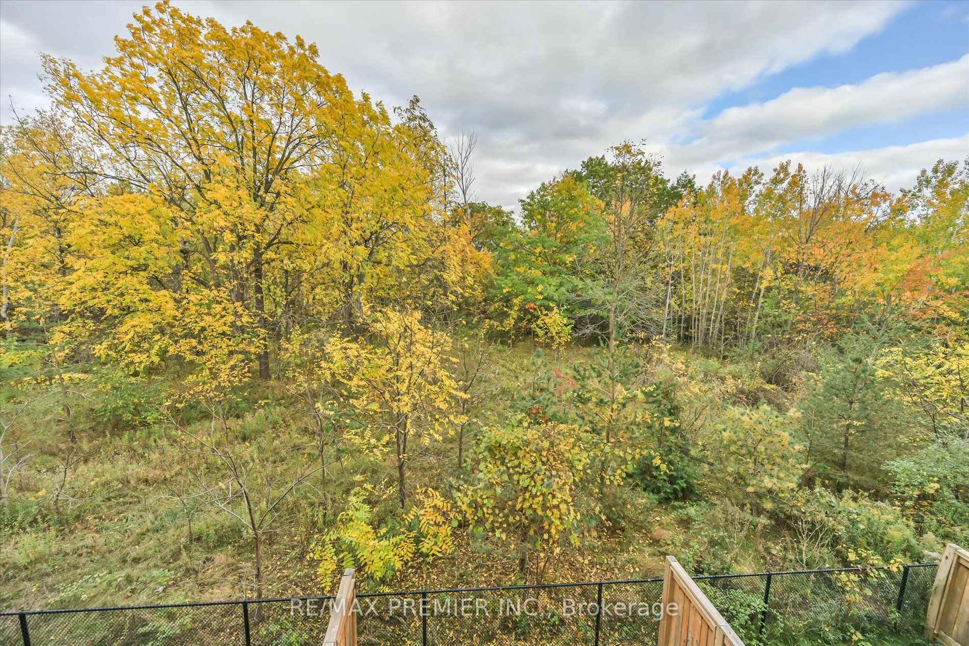 Photo 3 of 86 Golden Trail, Vaughan, Patterson — HOMEH