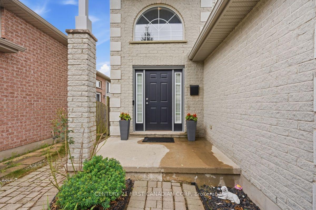 Photo 6 of 1687 Coronation Drive, London, North E — HOMEH