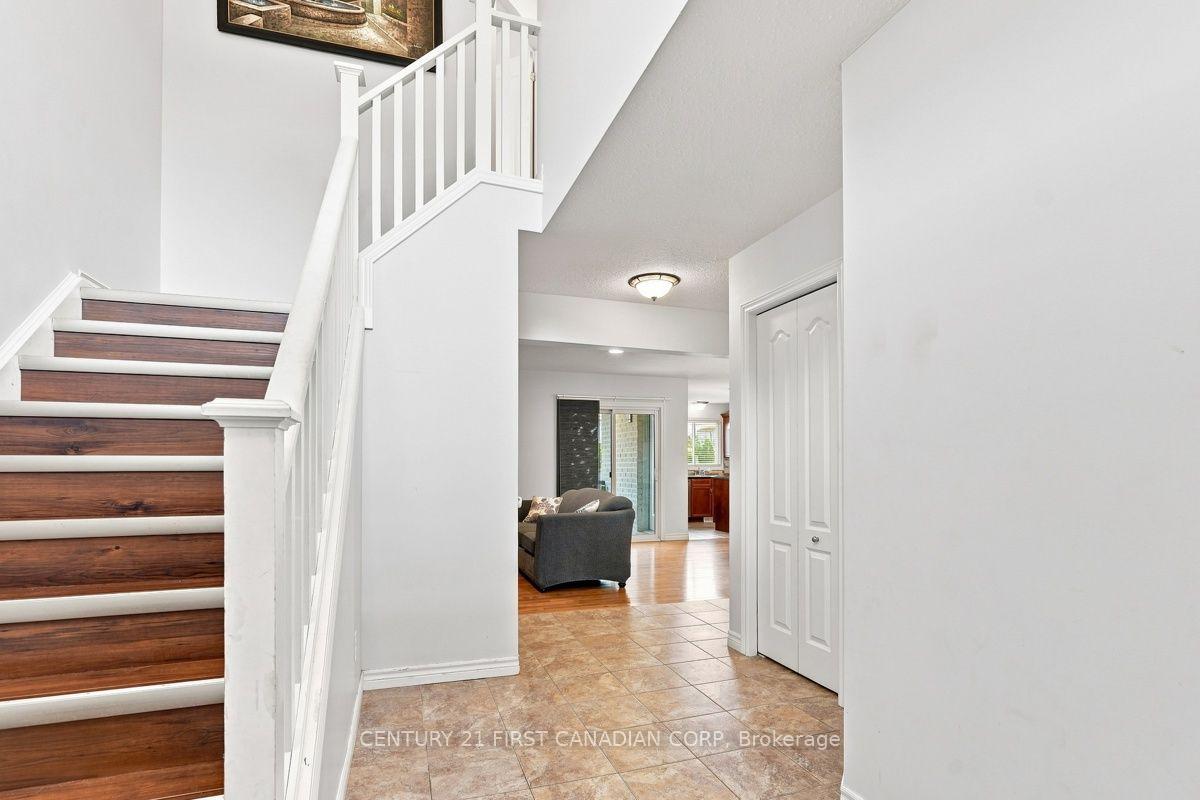 Photo 9 of 1687 Coronation Drive, London, North E — HOMEH