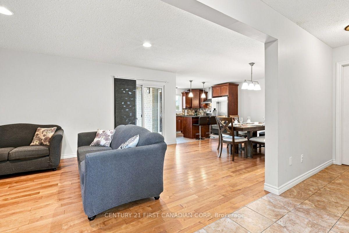 Photo 10 of 1687 Coronation Drive, London, North E — HOMEH
